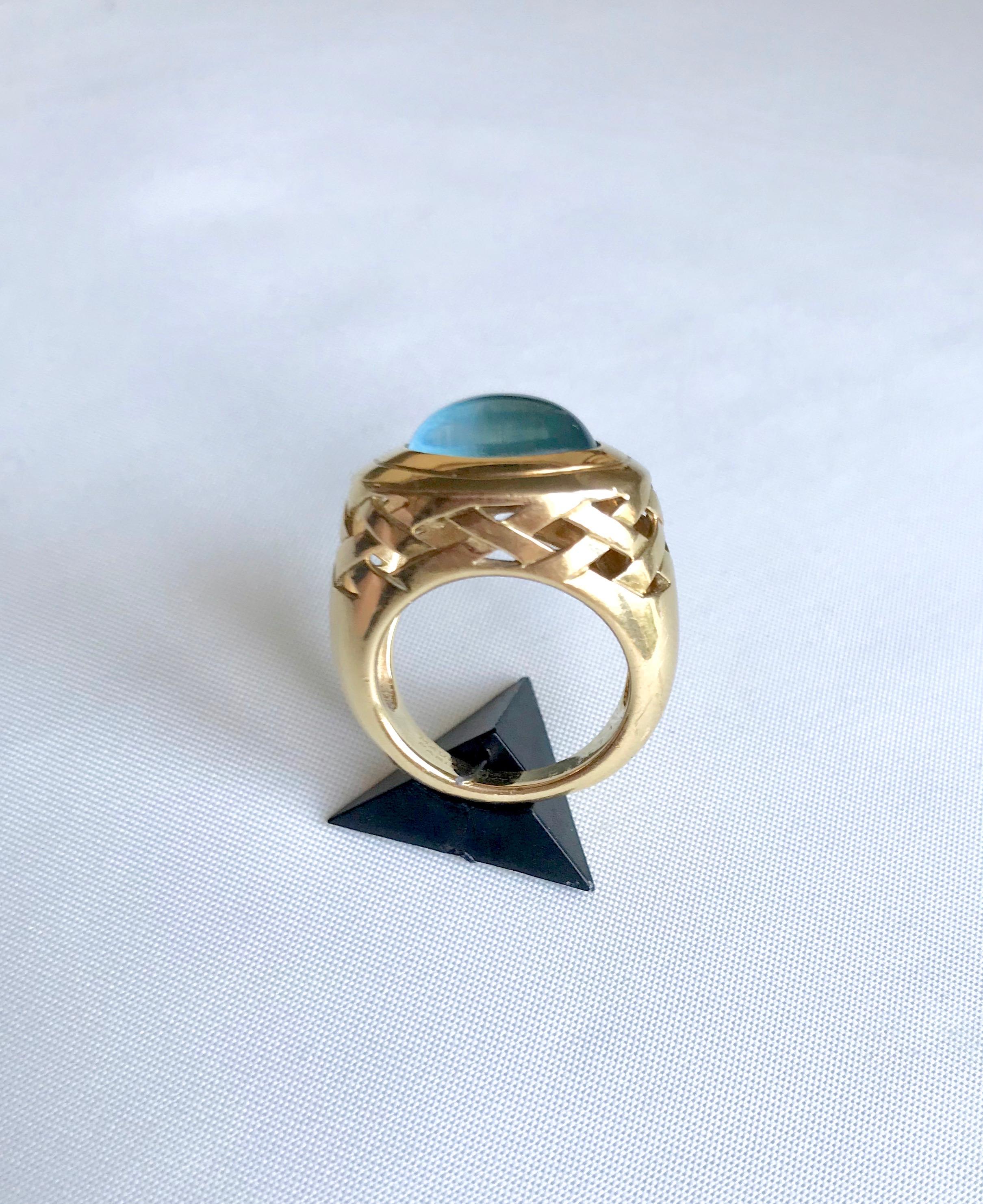 Mauboussin Ring in 18 Karat Yellow Gold Setting an Aquamarine Cabochon In Good Condition In Paris, FR