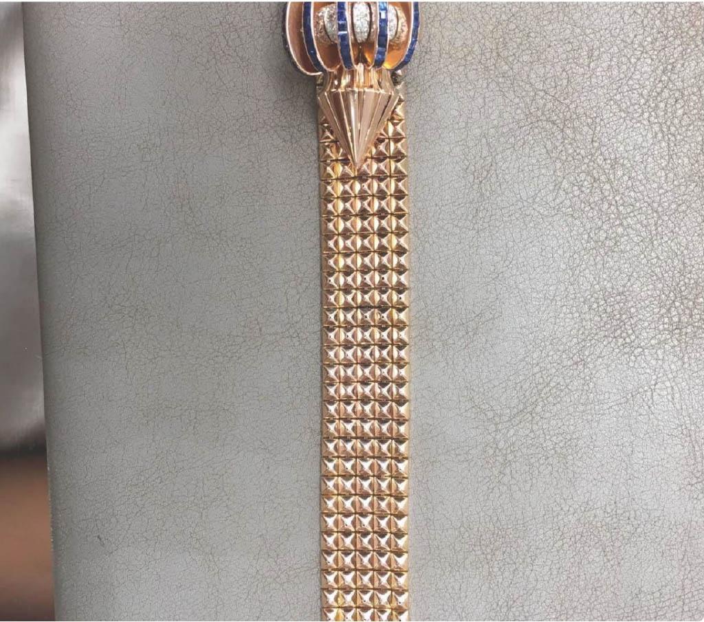 Mauboussin Sapphire and Diamond Belt Bracelet, French Design Excellent état - En vente à New York, NY