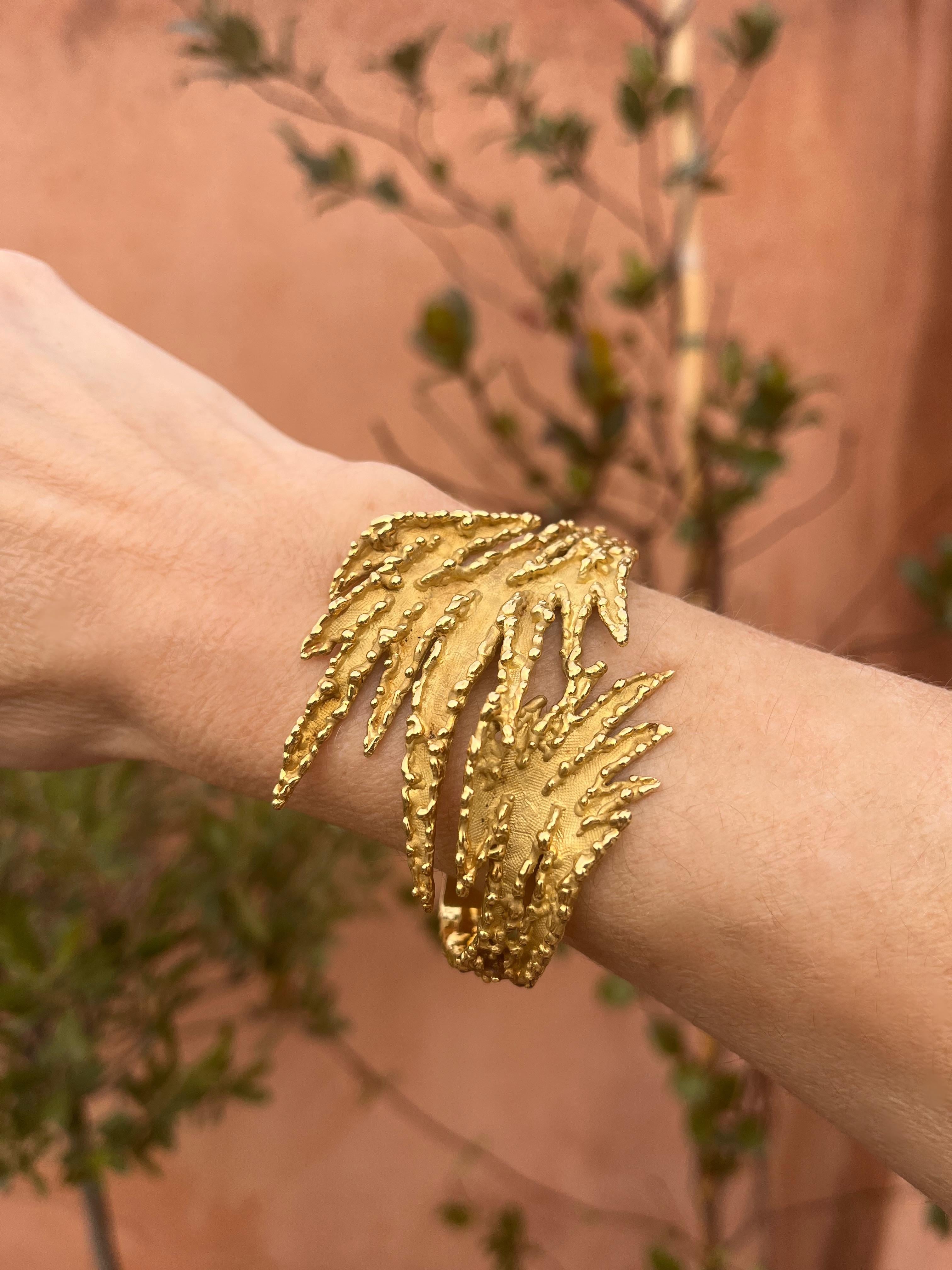 Mauboussin Sculptural 18K Gold Bracelet  In Excellent Condition For Sale In PARIS, FR