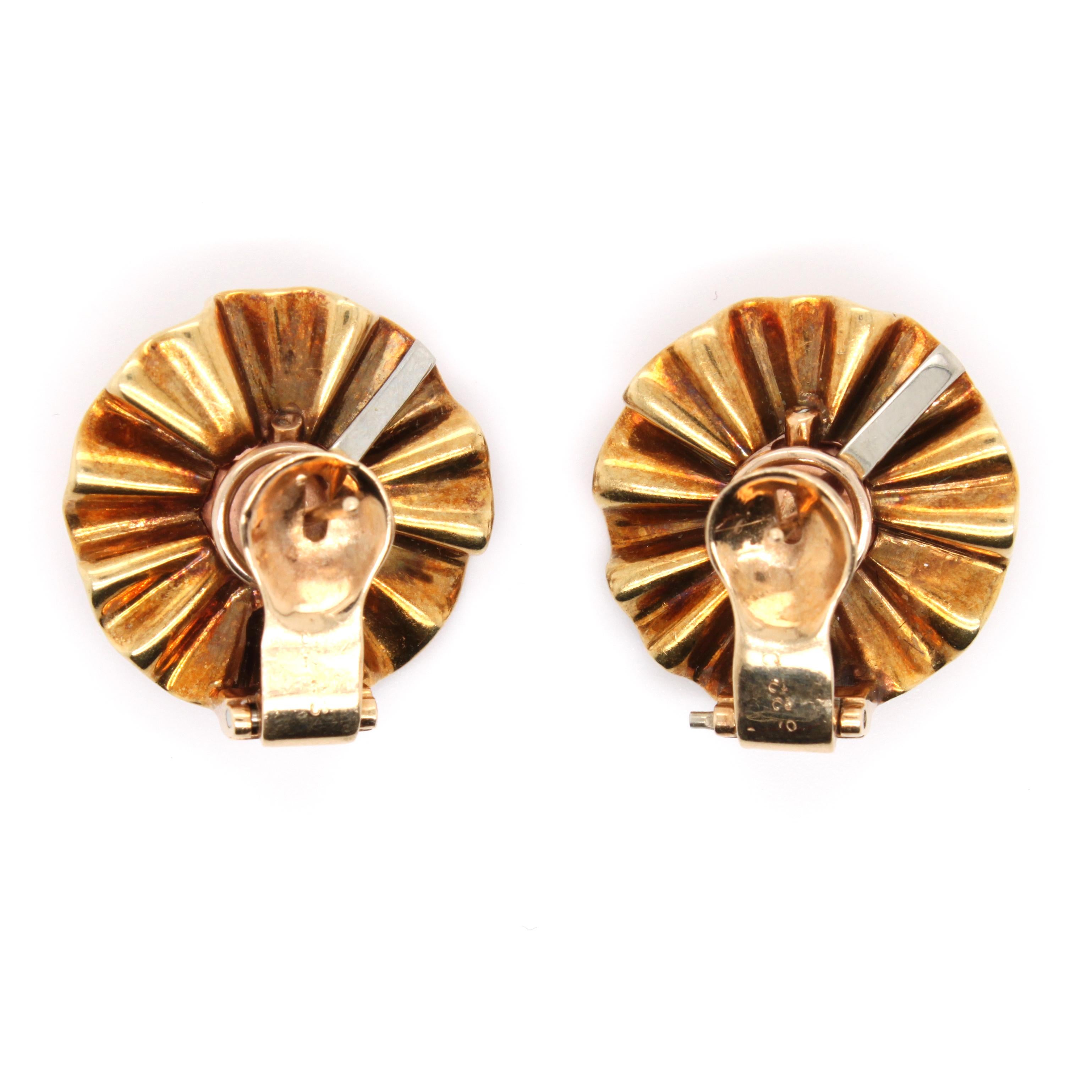 Women's Mauboussin Trabert & Hoeffer Reflection Gold Earclips and Brooch Set circa 1940s For Sale