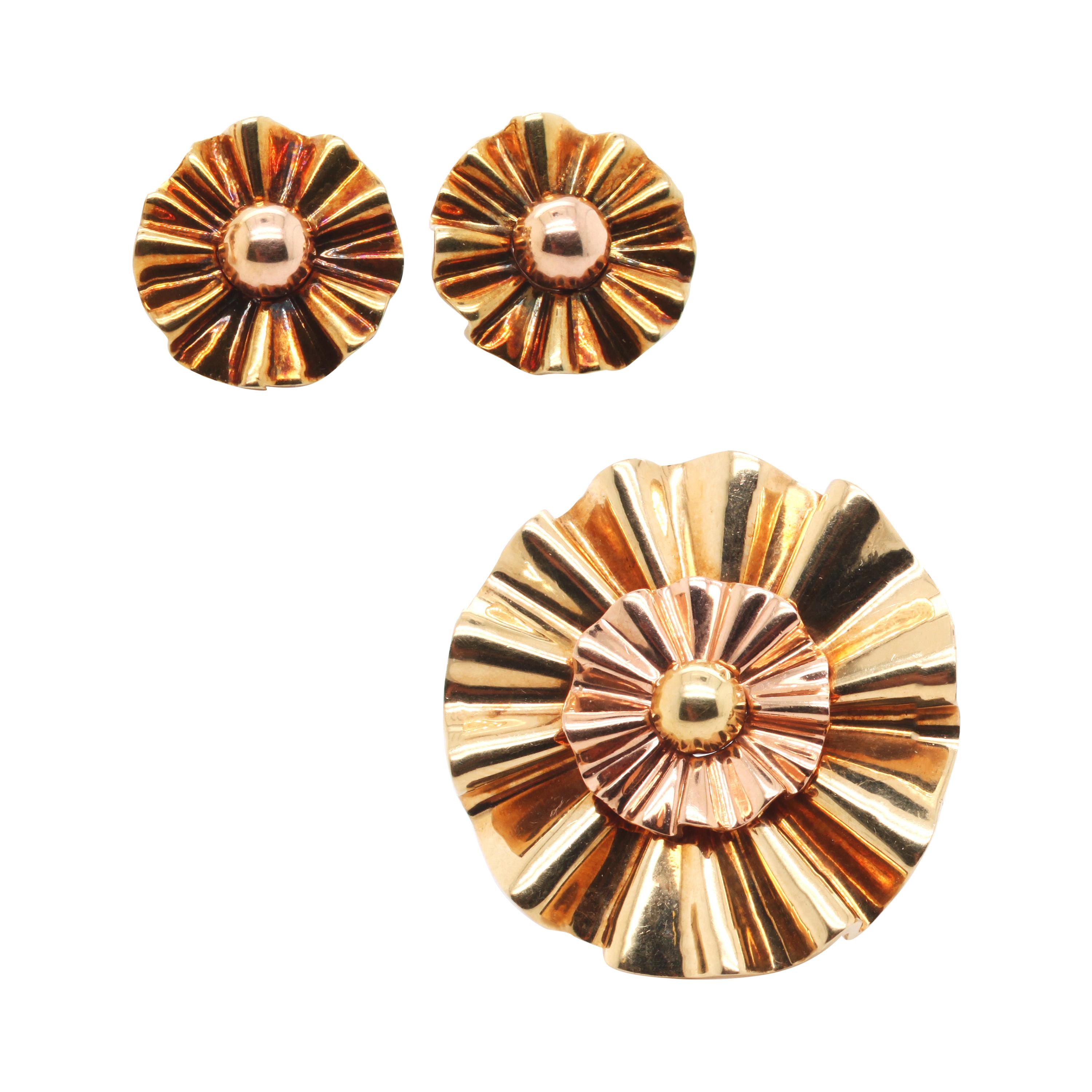 Mauboussin Trabert & Hoeffer Reflection Gold Earclips and Brooch Set circa 1940s For Sale