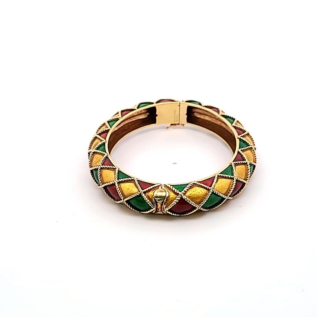 Mauboussin, bracelet jonc vintage en or jaune 18 carats et émail 68,30 grammes Bon état - En vente à New York, NY
