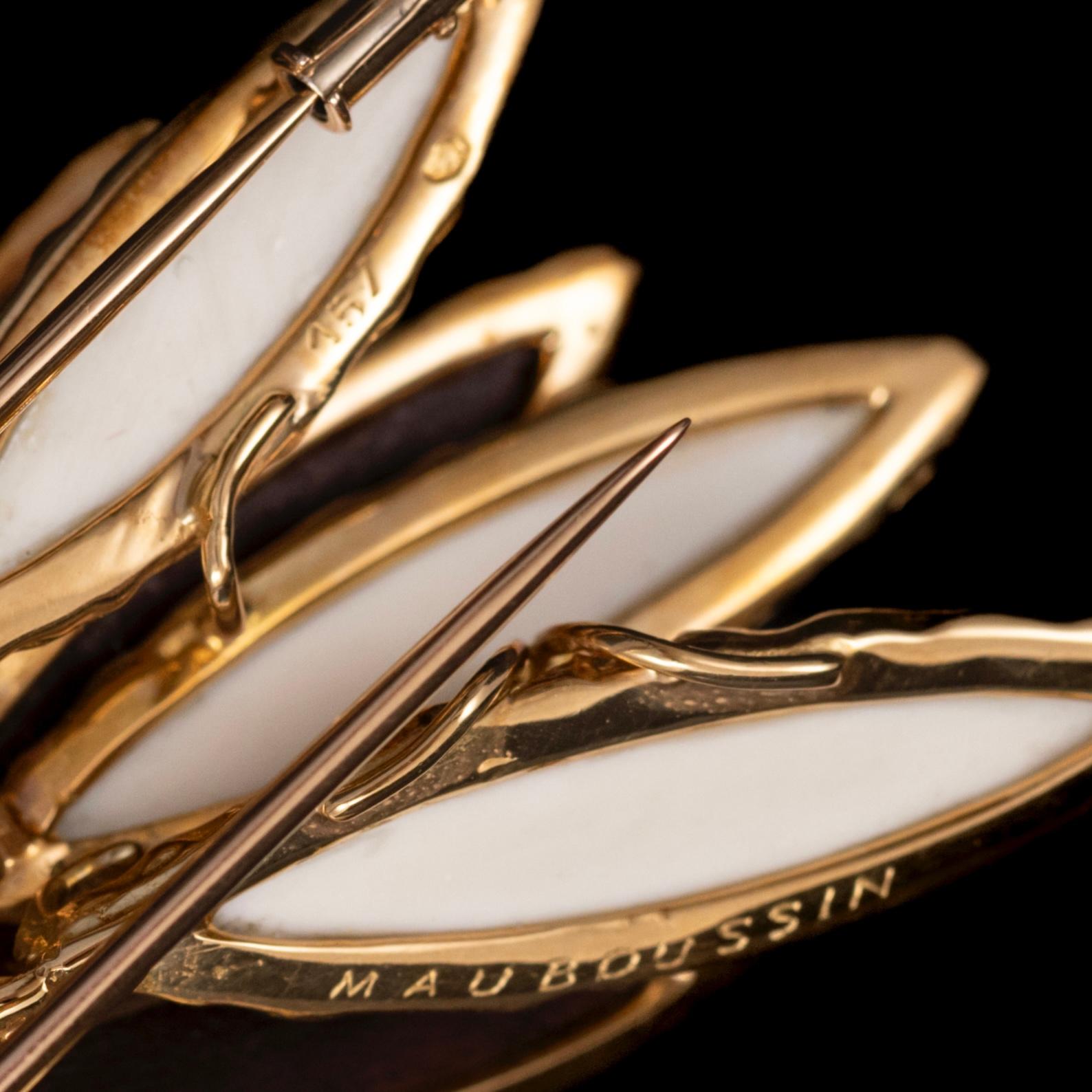 Mauboussin Vintage Horn-Rosenholz-Blumenbrosche 18K Gelbgold 1970er Jahre Gehäuse im Angebot 4