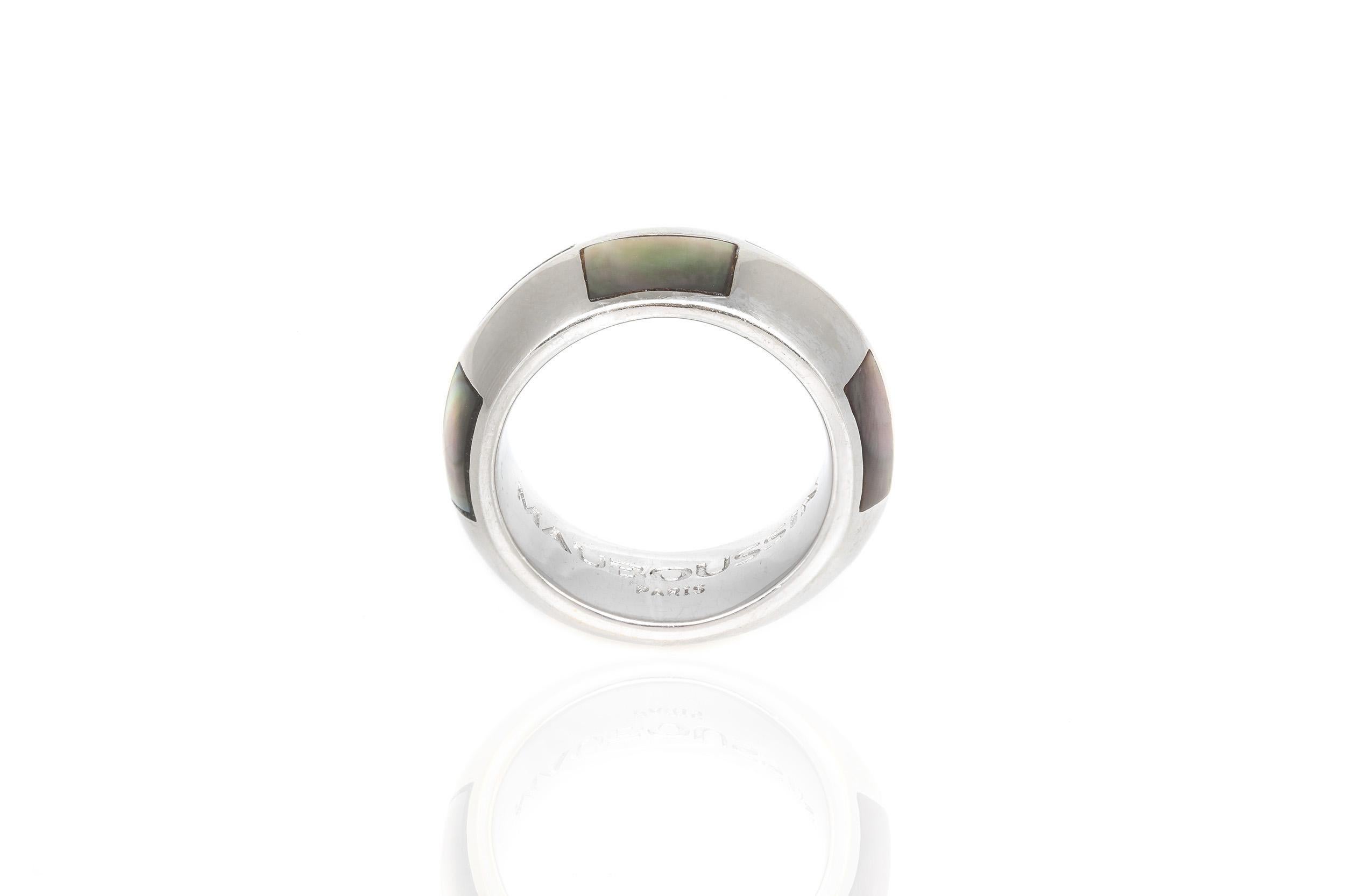 Anello a scacchiera in oro bianco e madreperla grigia Mauboussin In condizioni buone in vendita a New York, NY