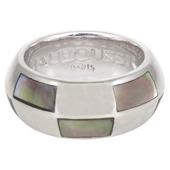 Anello a scacchiera in oro bianco e madreperla grigia Mauboussin