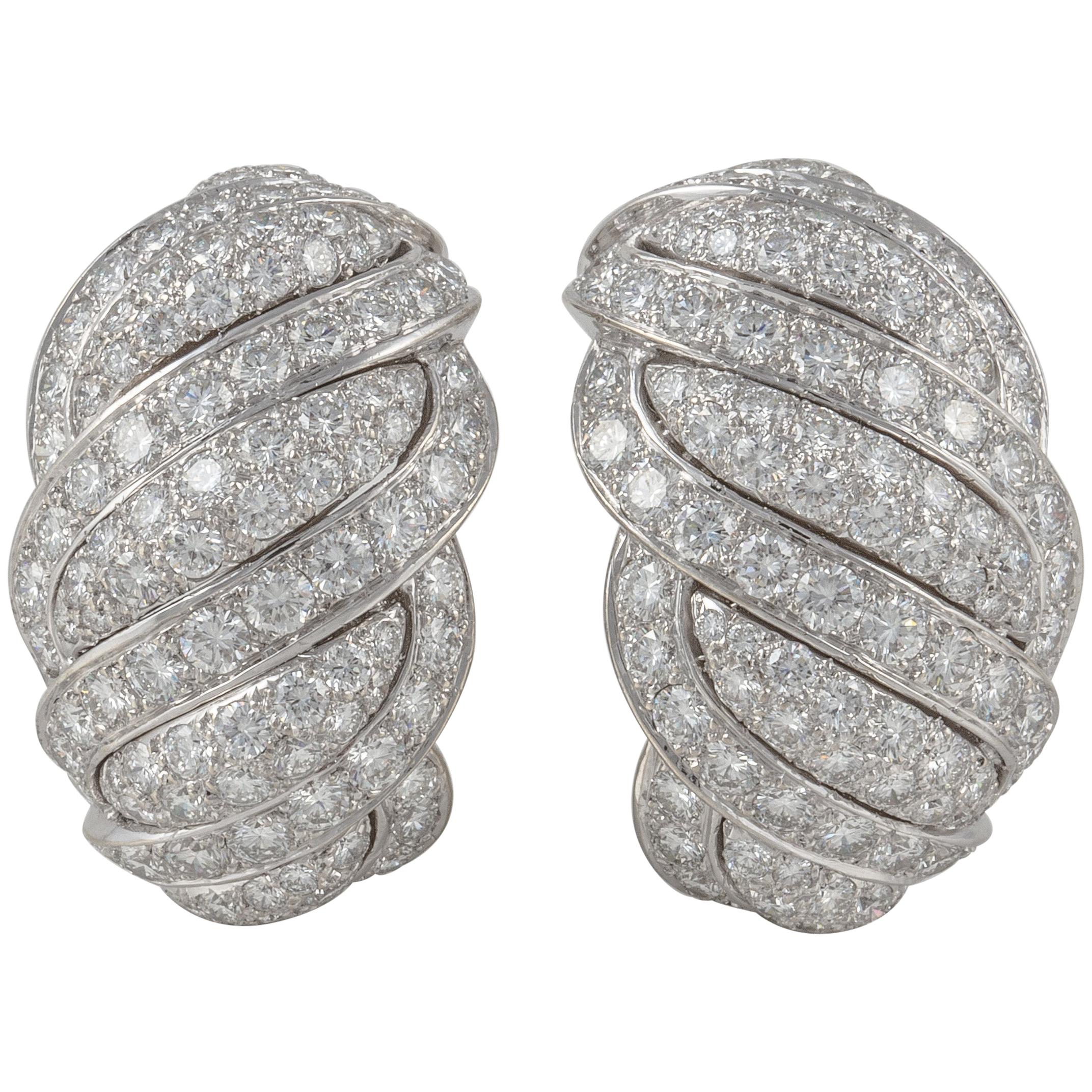 Mauboussin Boucles d'oreilles en or blanc 18 carats et diamants