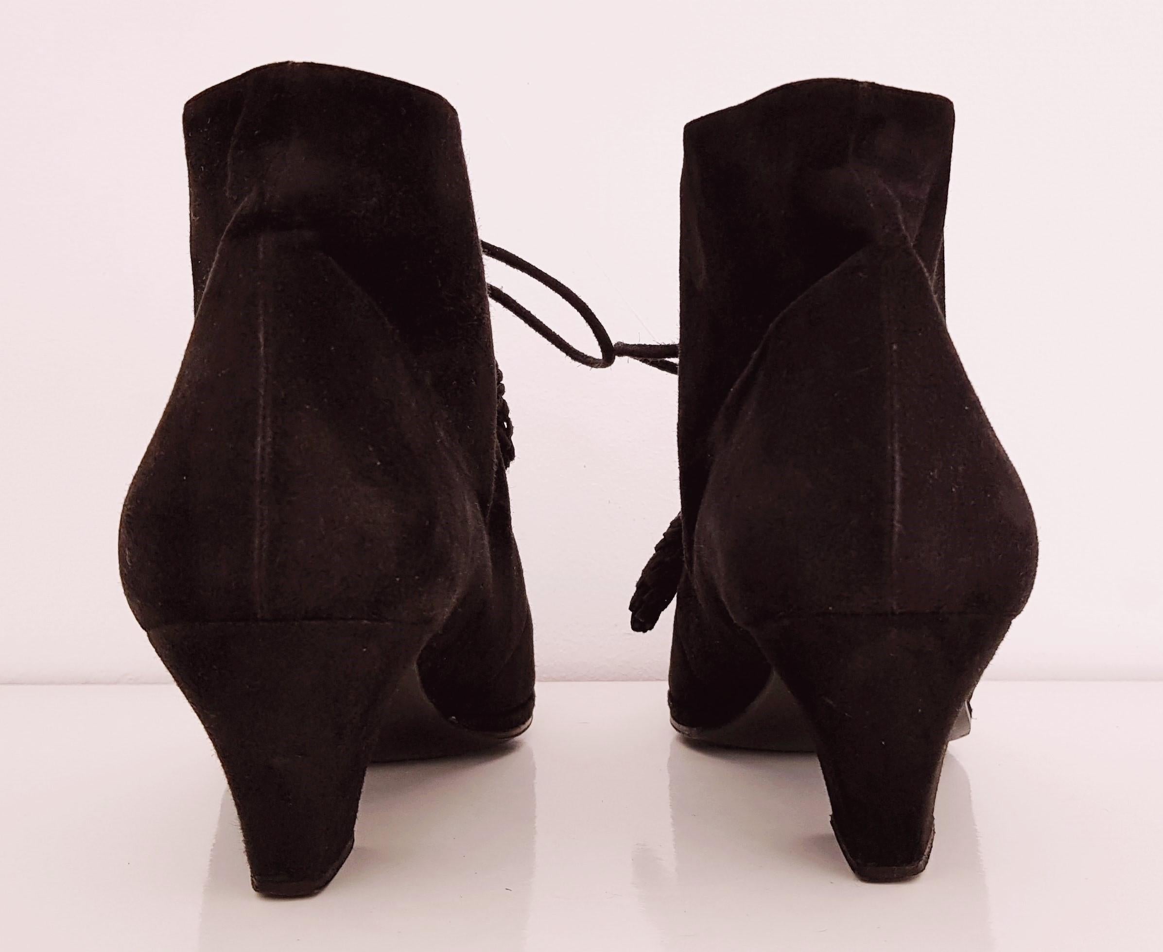 Maud Frizon Black Heeled Laced Velvet Ankle Boots - Size 39 1/2  For Sale 2