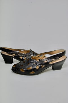 Maud Frizon - Sandali in pelle nera con taglio a goccia