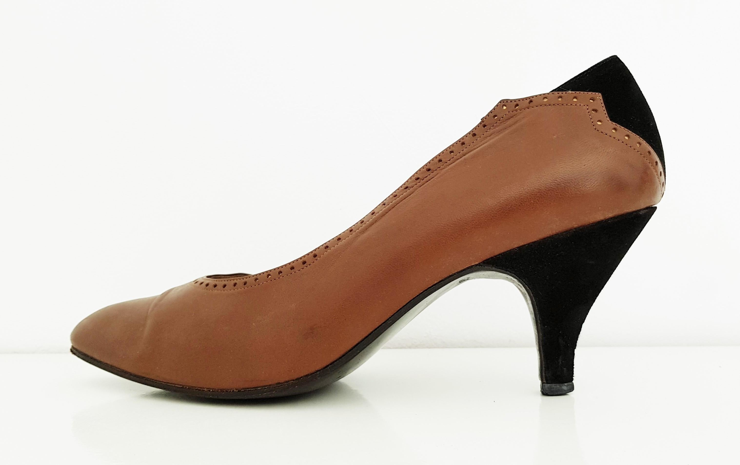 Maud Frizon Heels
Size 39 1/2 (59)
Brown Leather with Black Velvet patterns.
Embroidered with small holes with gold behind.
Length: 25 cm
Width: 8 cm 
Heel height: 7 cm
Made in Italy