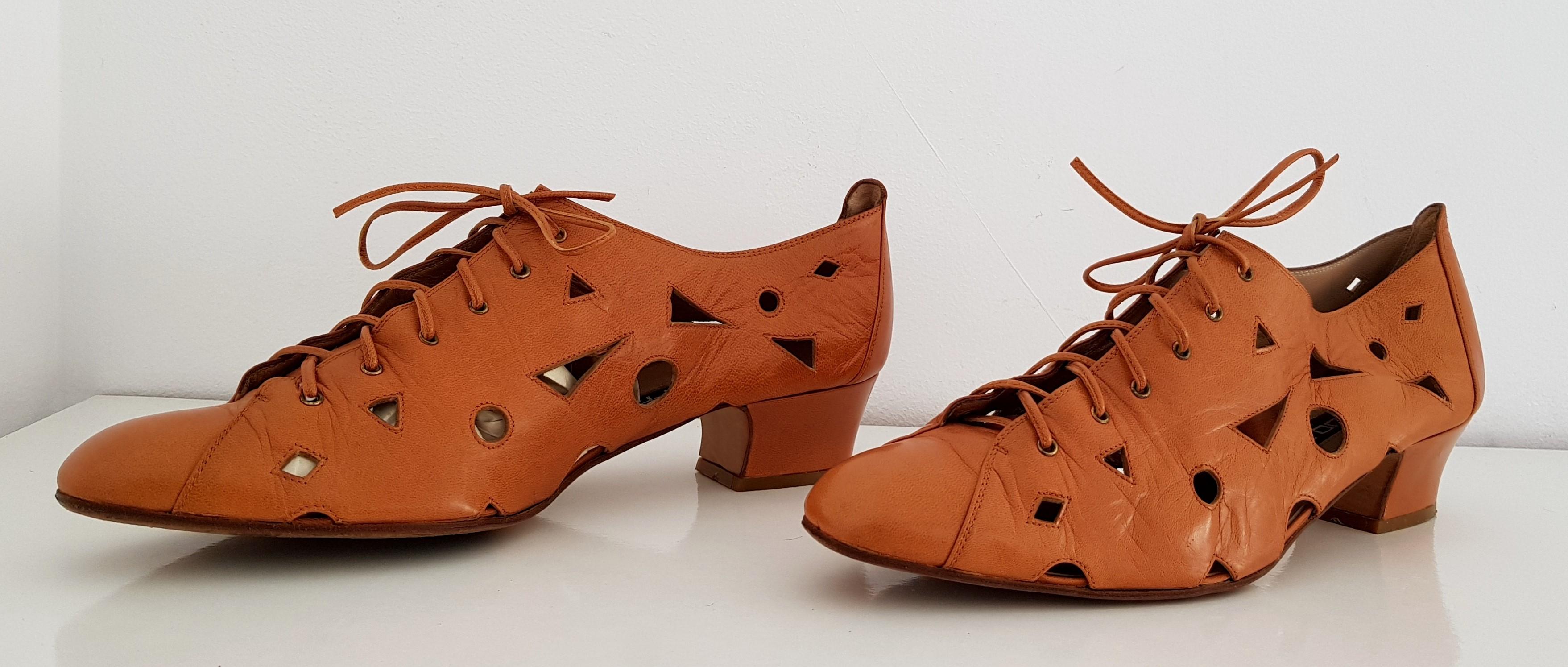 Women's Maud Frizon Caramel Leather Hollowed Design Shoes. Size 10 For Sale