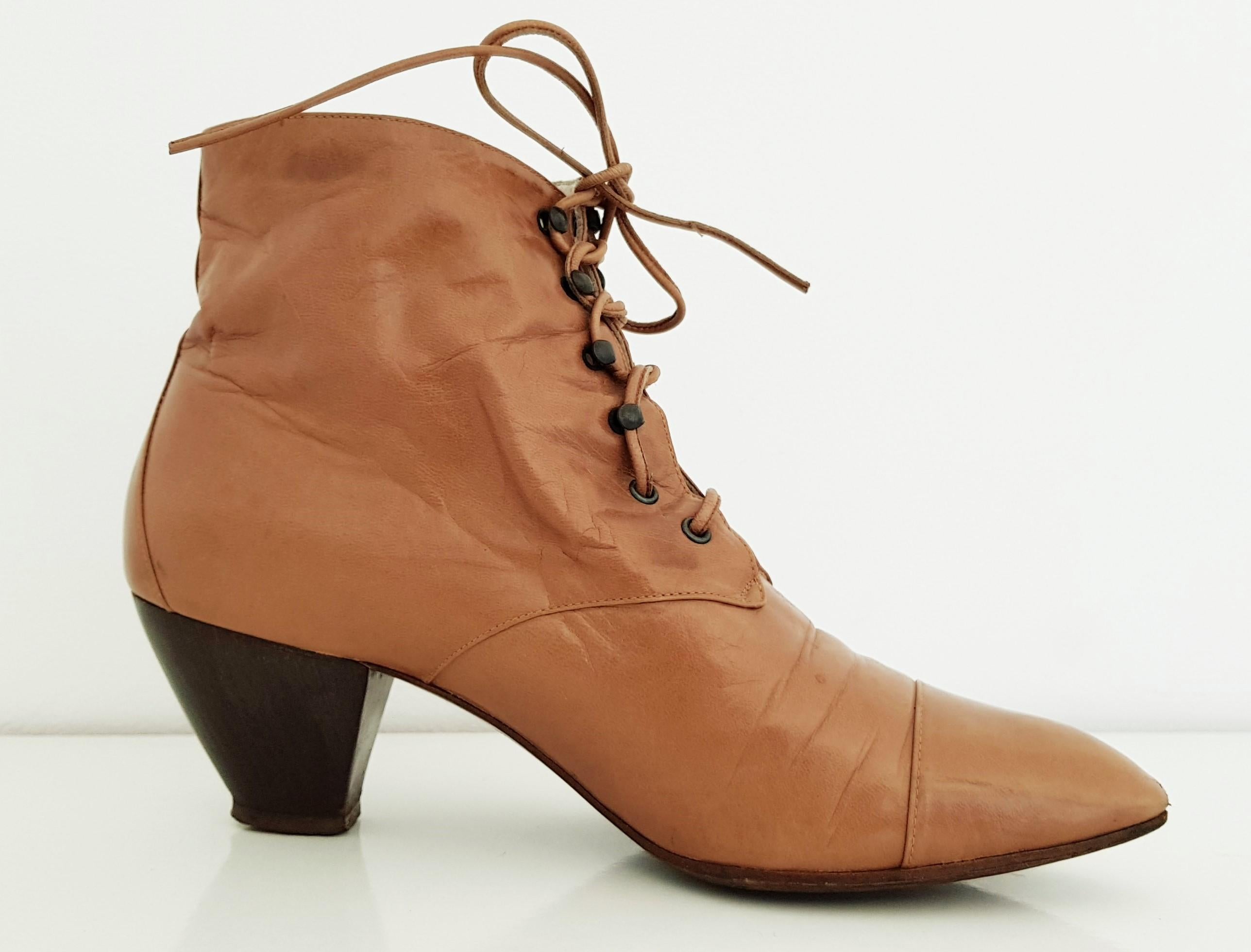 Maud Frizon Leather Ankle Heeled Boots With Wooden Sole - Size 39 1/2 (EU) In Excellent Condition For Sale In Somo (Santander), ES