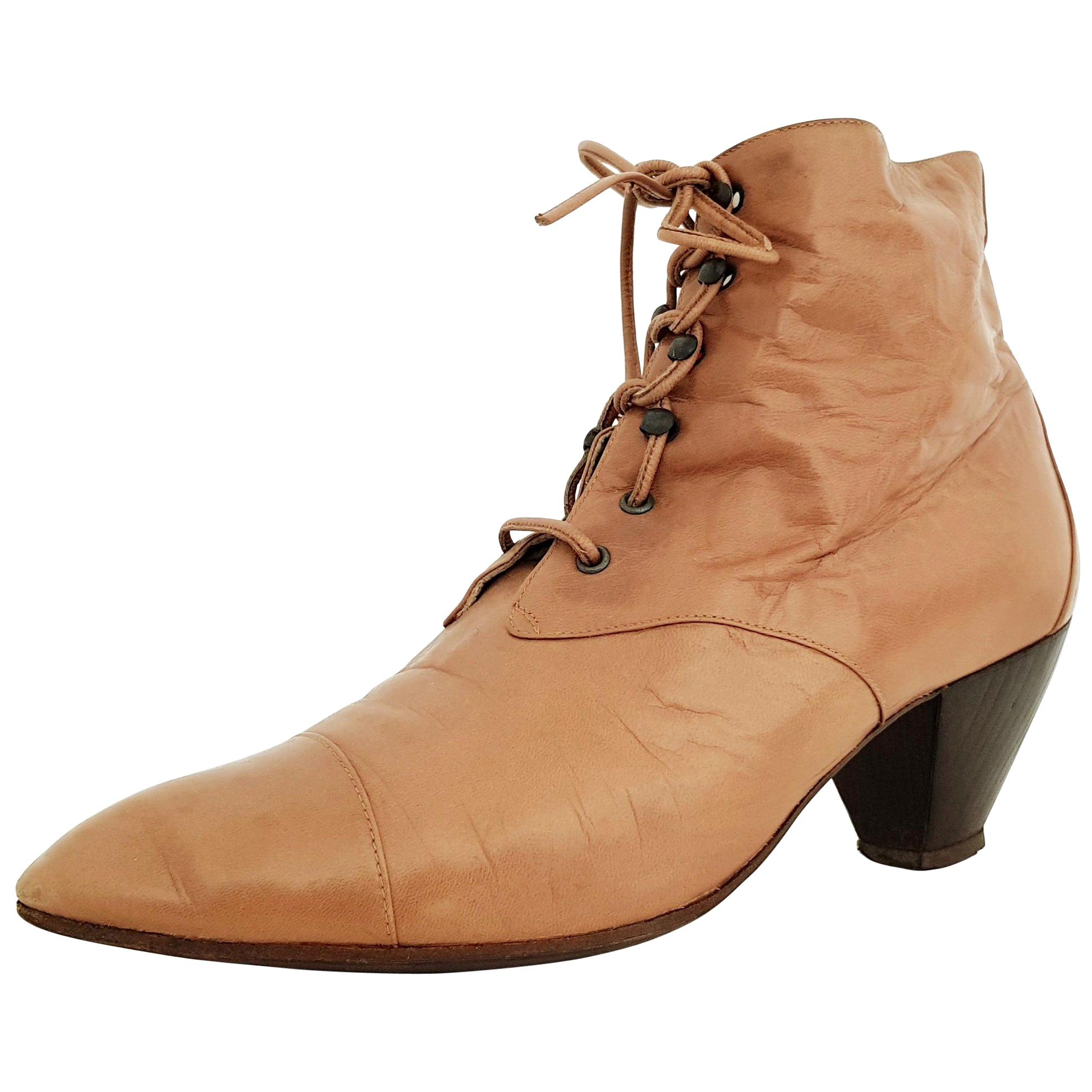 Maud Frizon Leather Ankle Heeled Boots With Wooden Sole - Size 39 1/2 (EU) For Sale
