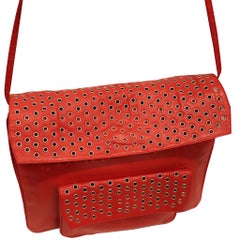 Borsa Maud Frizon in pelle rossa con occhielli sulla tasca