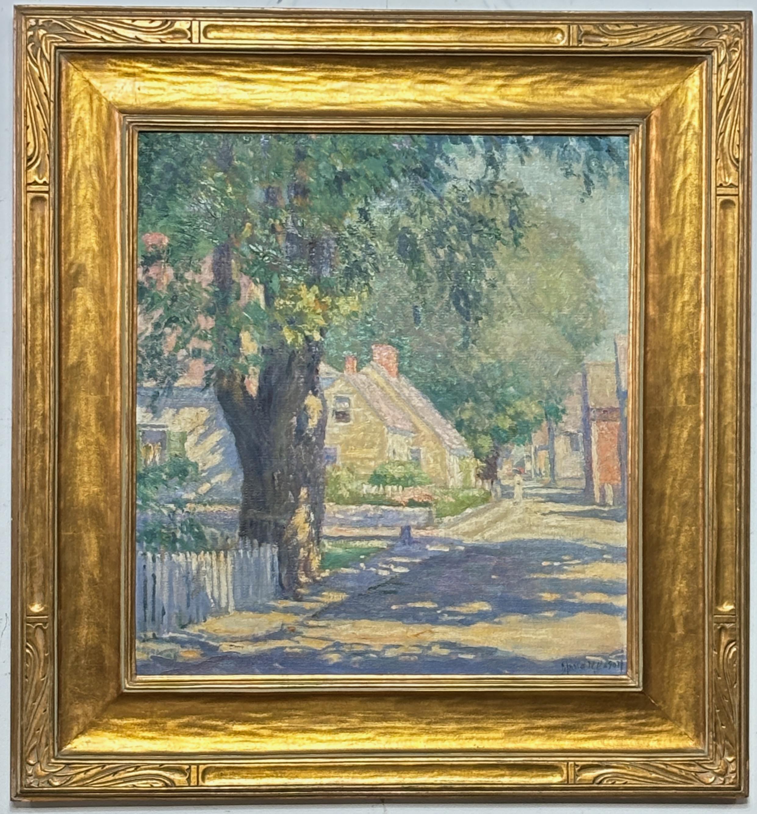 Una escena callejera de un pueblo de Nueva Inglaterra en un luminoso día de verano.
Hermosa representación de luces y sombras.
Óleo sobre lienzo en un marco esquinero cerrado de alta calidad
Imagen 21 1/2 por 19 1/2. 

Maud Mary Mason (1867 - 1956)