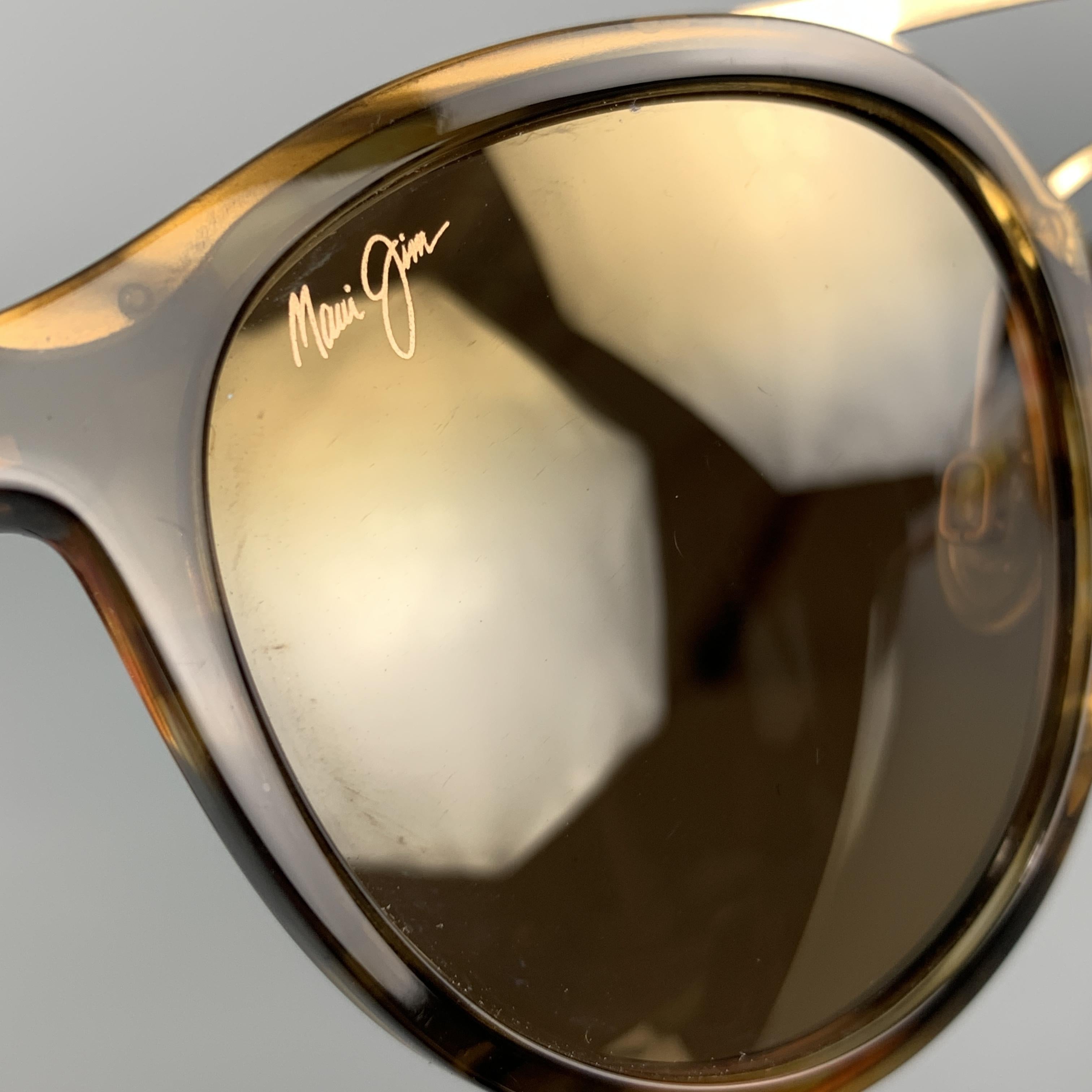 MAUI JIM sunglasses come in tortoiseshell acetate with gold tone metal details and round brown lenses. With case. Made in Italy.

Excellent Pre-Owned Condition.

Measurements:

Length: 13.5 cm.
Height: 5 cm.