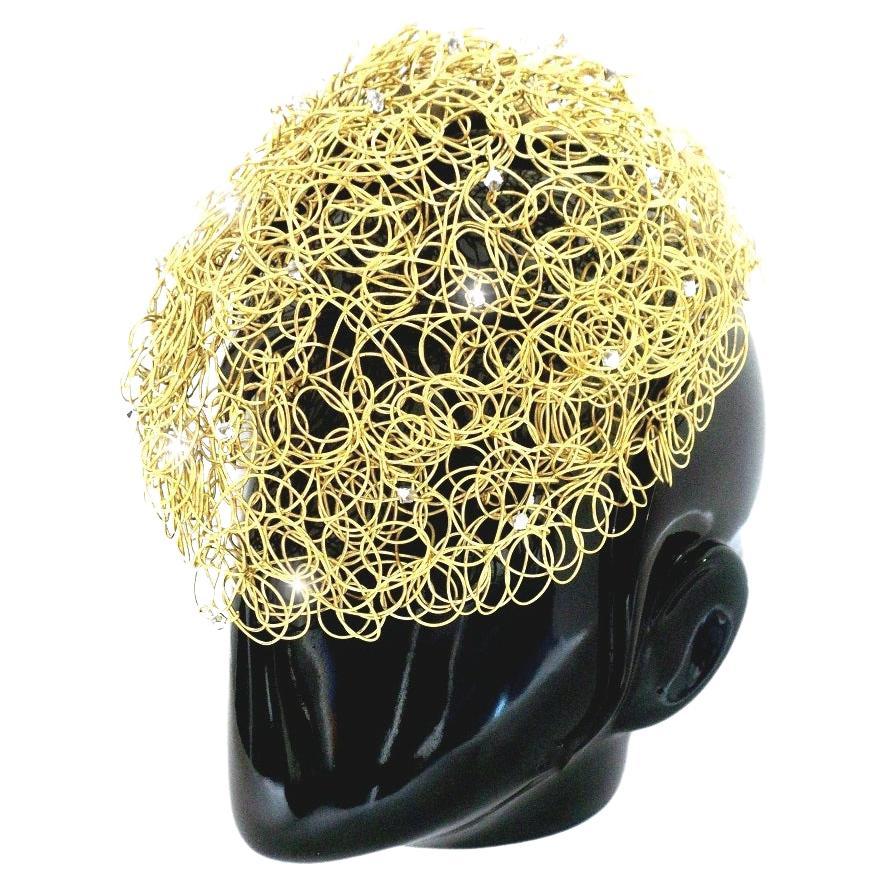 MAUKE V JEWELRY Goldfarbener Metall-Haarpiece mit Swarovski-Bicone-Perlen, MAUKE V im Angebot