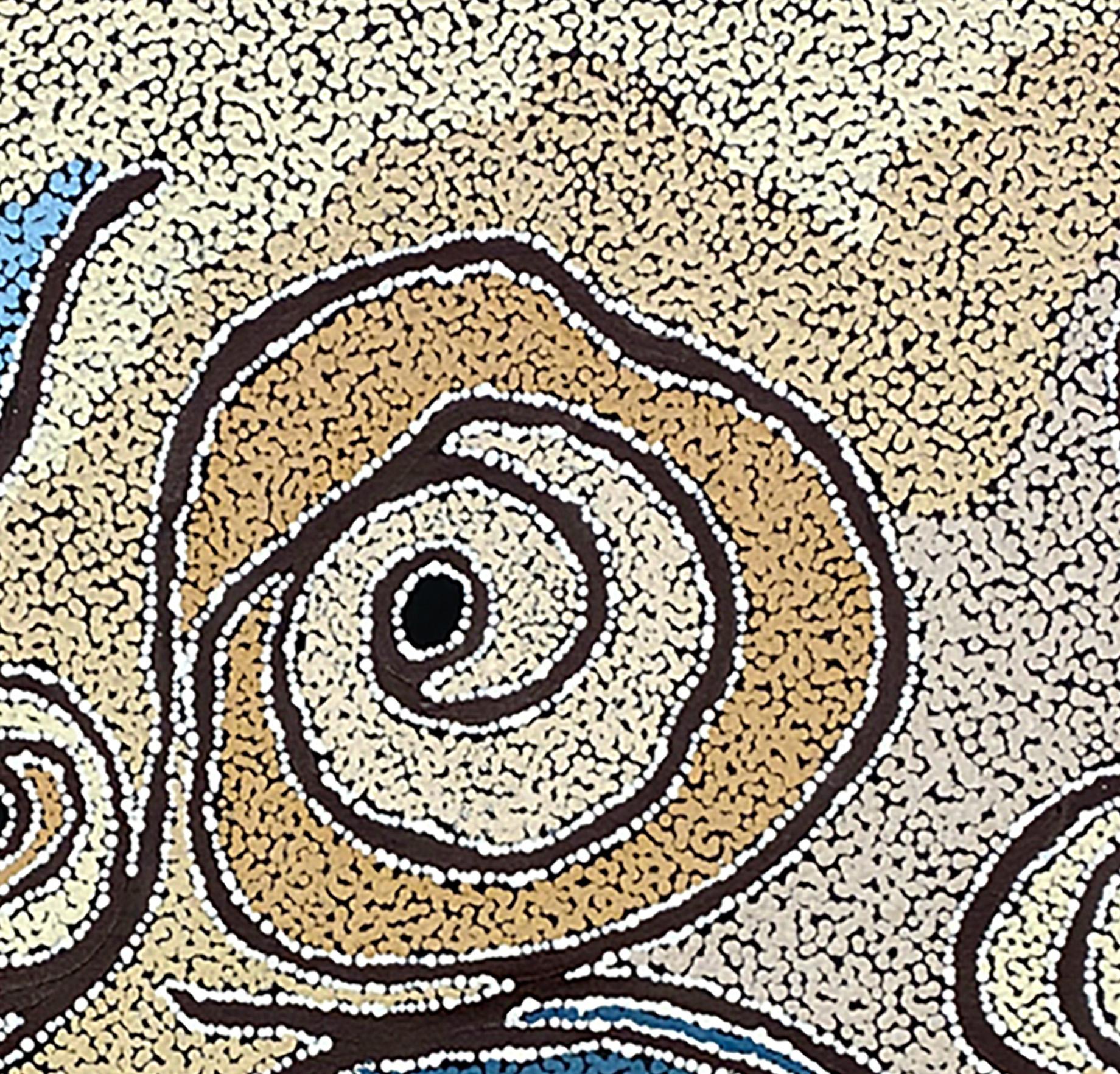 Maureen Baker vive a Warakurna, una comunità indigena immersa nei Rawlinson Ranges, a circa 330 km a ovest di Uluru. 

Maureen è un'artista, tessitrice e amministratrice creativa e di grande talento. Maureen è stata nominata direttrice del Consiglio