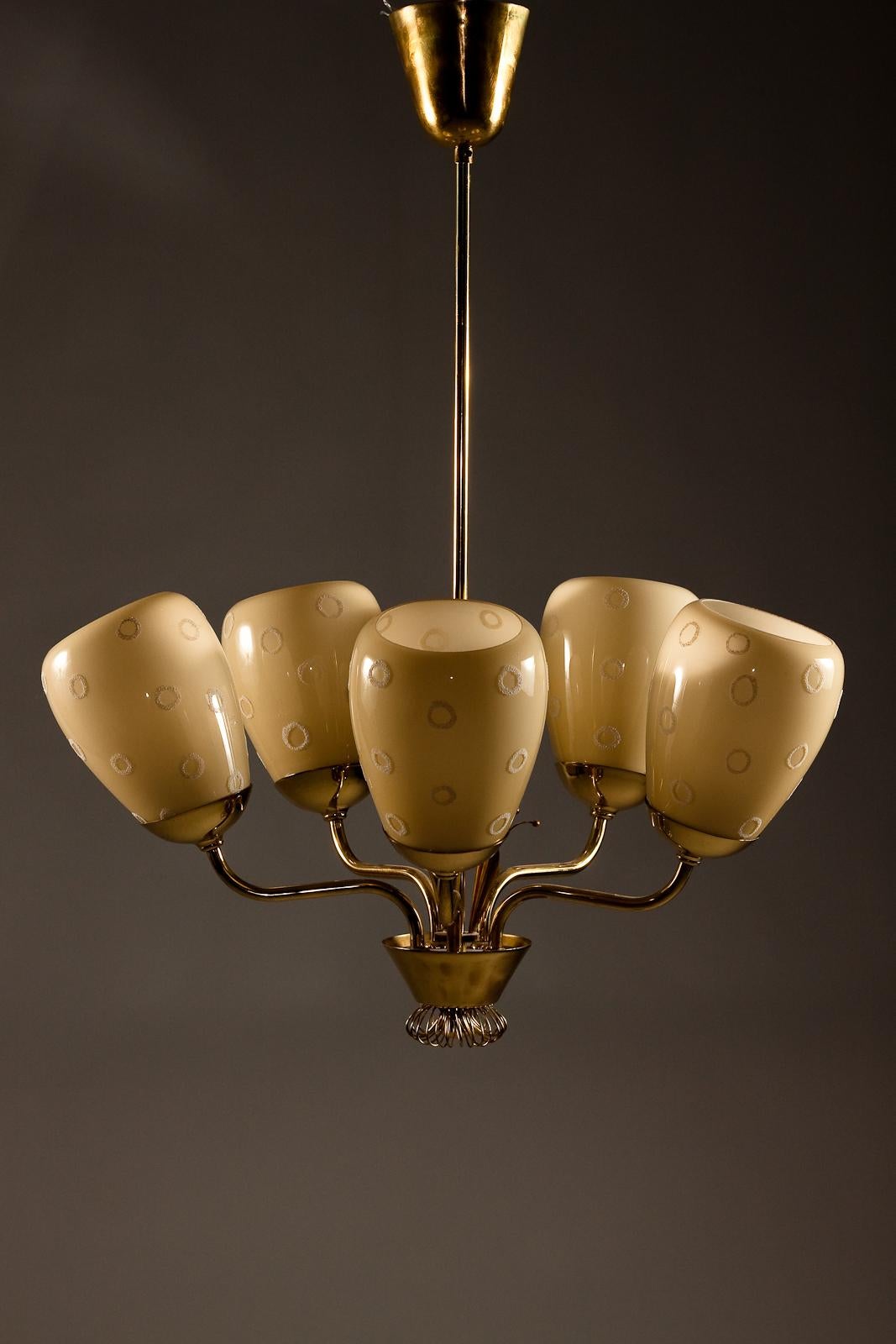 Mid-Century Modern Mauri Almari, 1950's brass chandelier with hand-painted glass shades for Idman For Sale