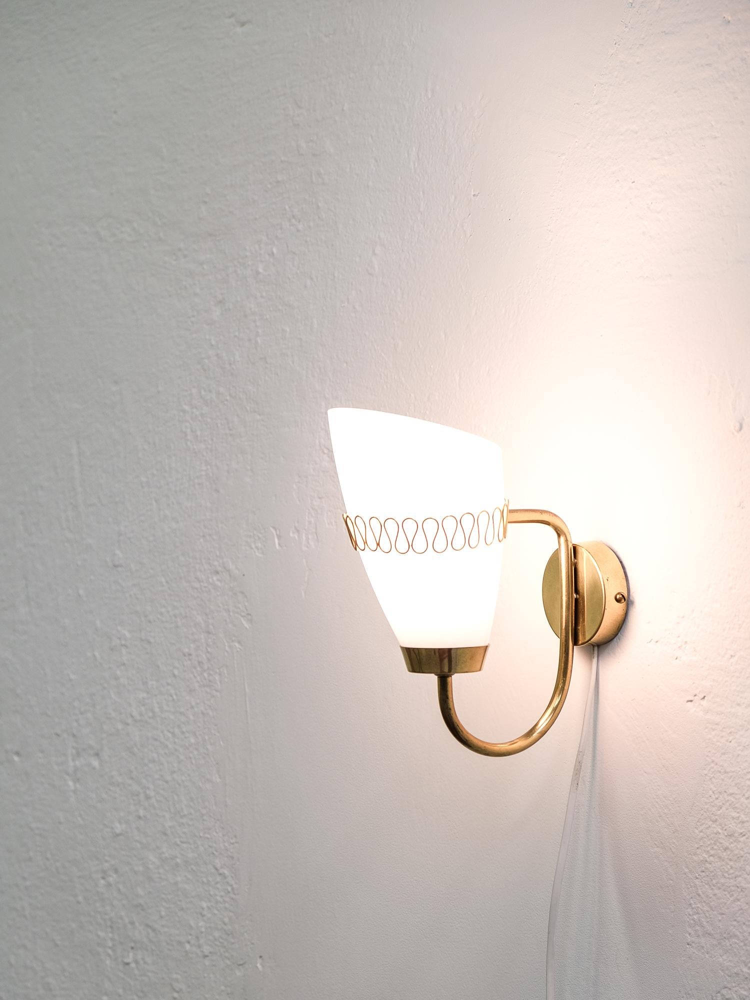 Mauri Almari Brass Sconce for Idman, 1950s In Excellent Condition In Helsinki, FI