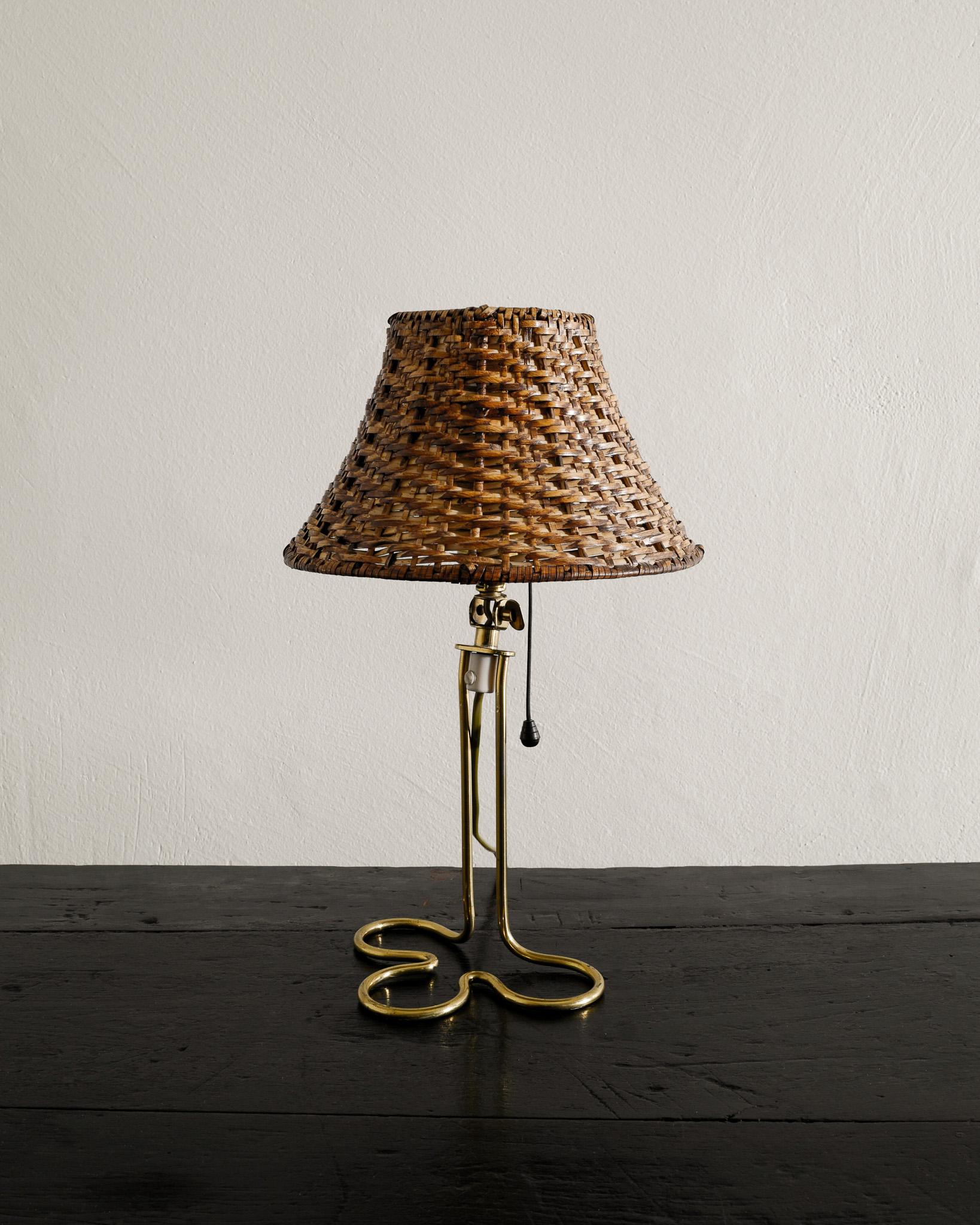 Scandinavian Modern Mauri Almari Mid Century Brass Rattan Table Lamp Produced by Idman Finland 1950s