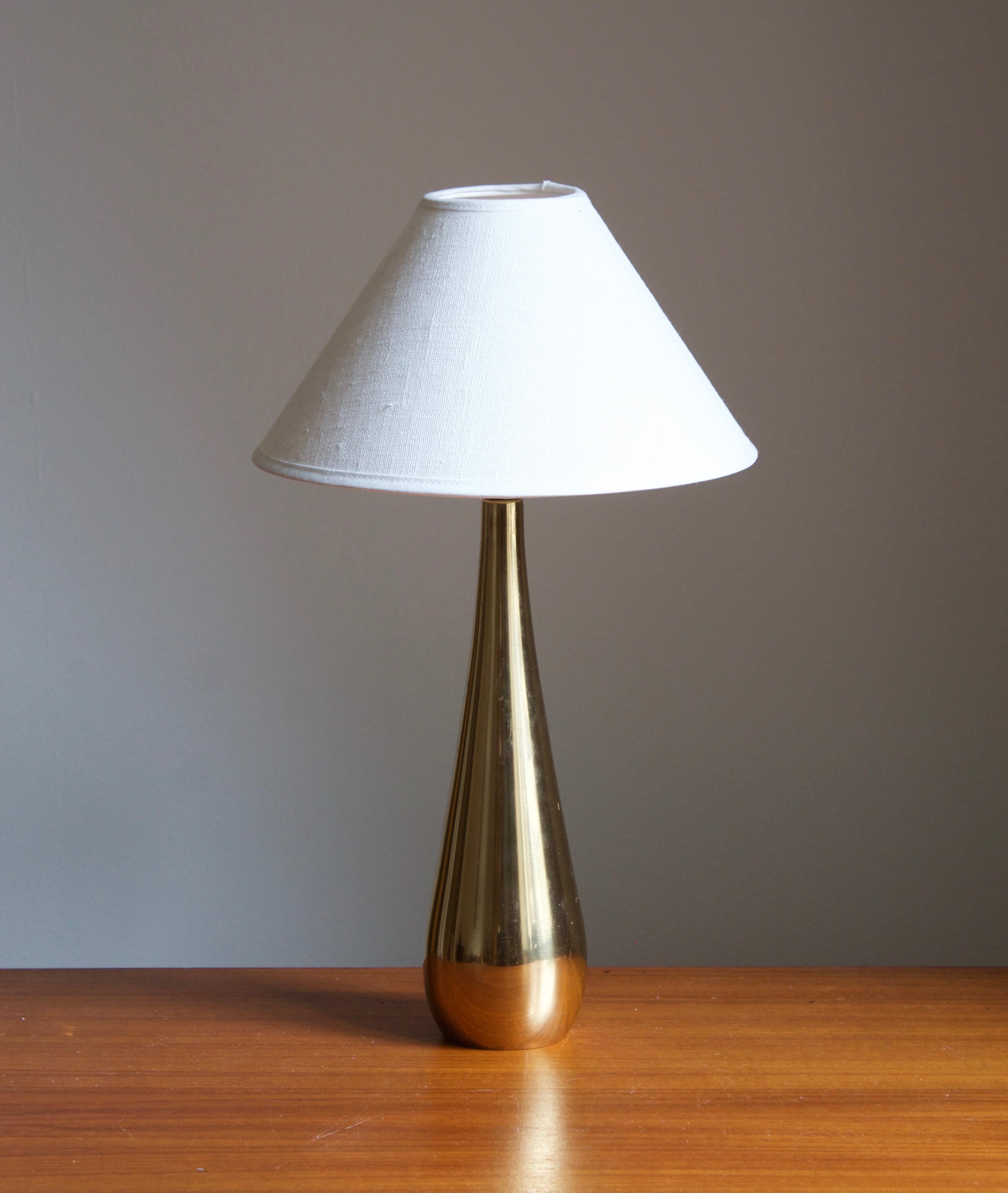 A table lamp, designed by Mauri Almari for Idman, Finland, 1950s. Stamped. 

Stated dimensions exclude lampshade. Height includes socket. Sold without lampshade.