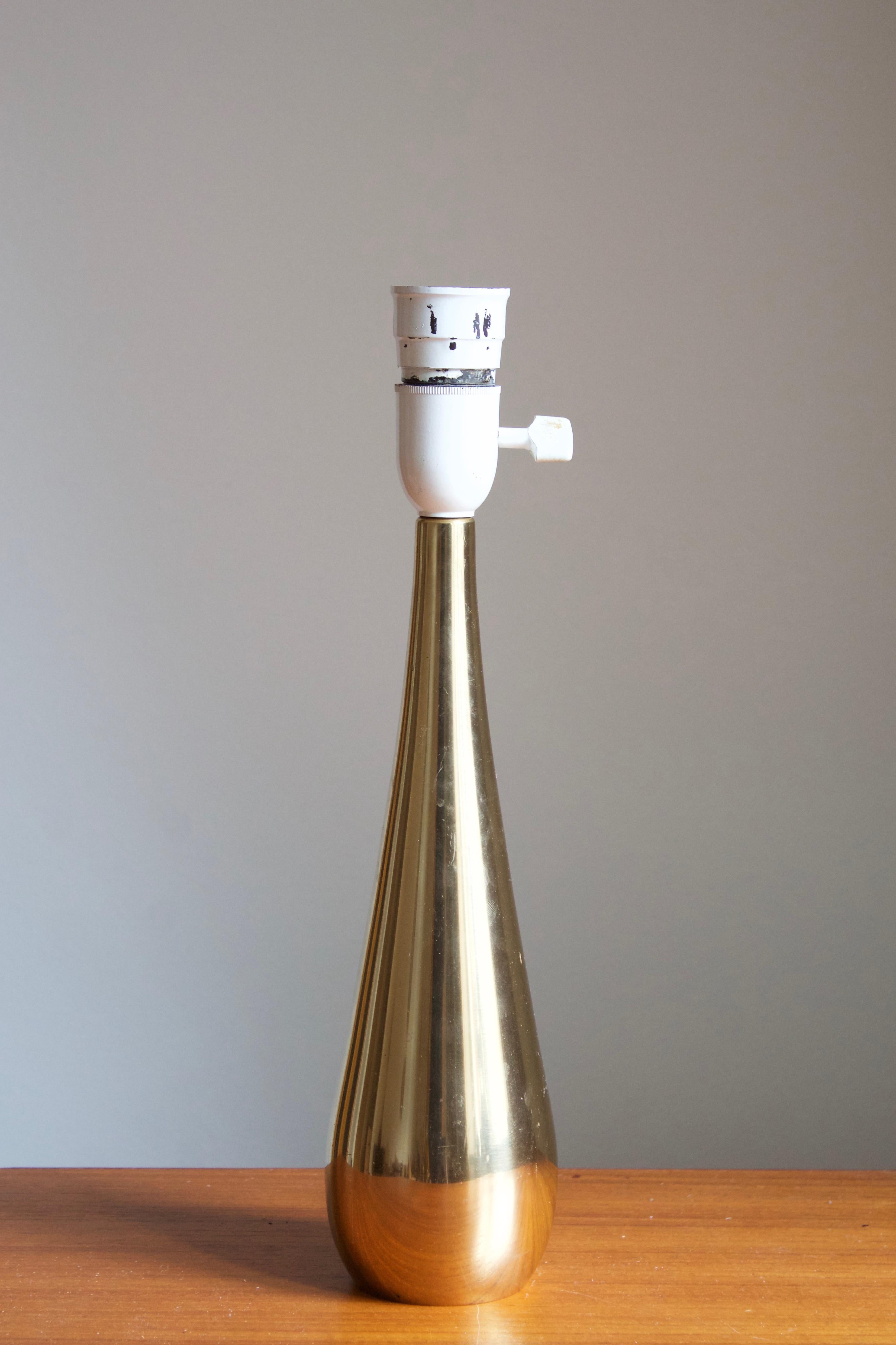 Mid-Century Modern Mauri Almari, Table Lamp, Brass, Idman, Finland, 1950s