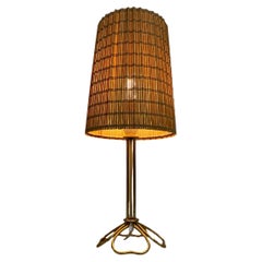 Lampada da tavolo Almari Mauri modello 61054 in ottone e rattan, Idman, anni '50
