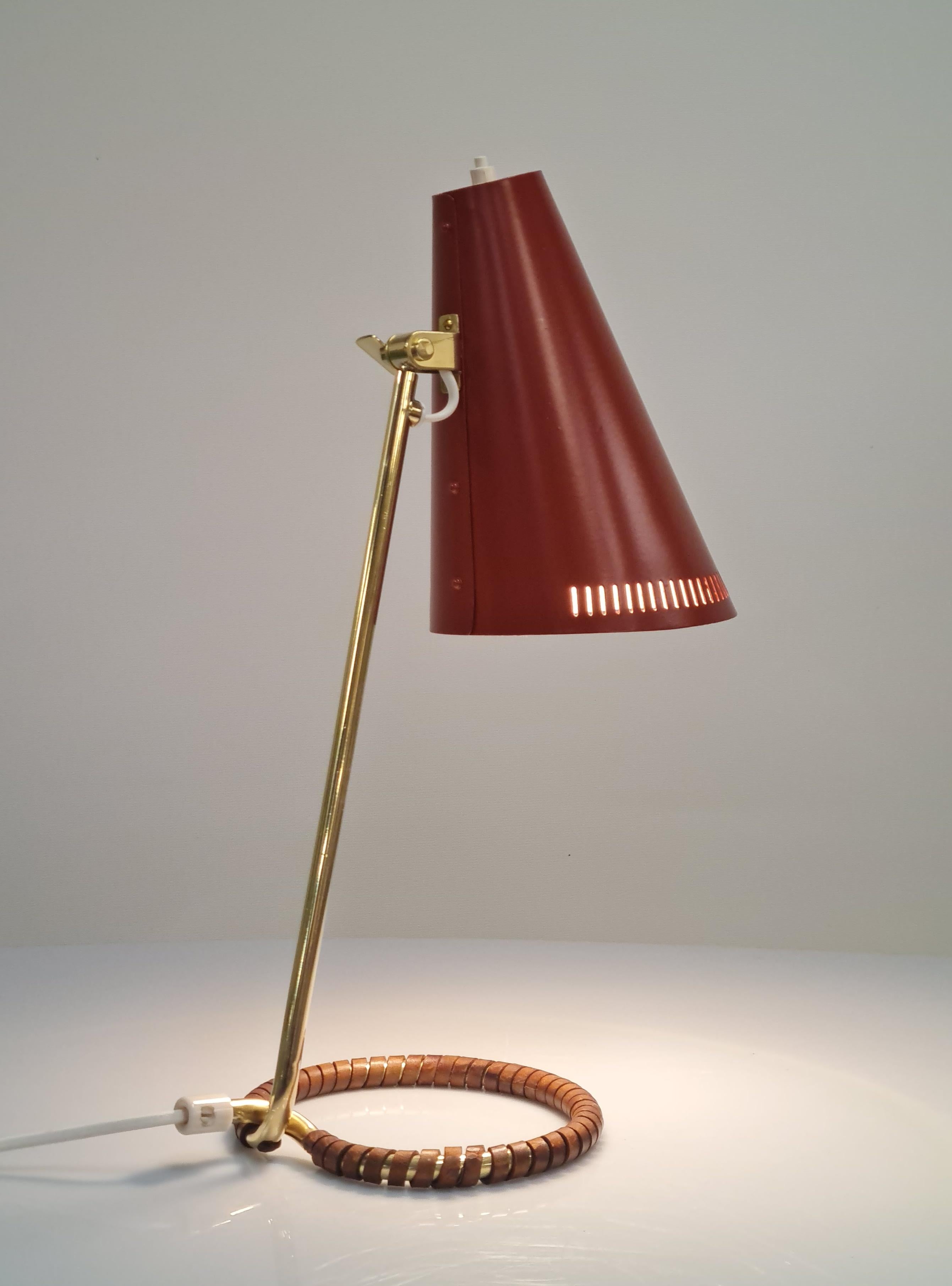 Mauri Almari Table Lamp Model K11-15 in Red, Idman For Sale 5