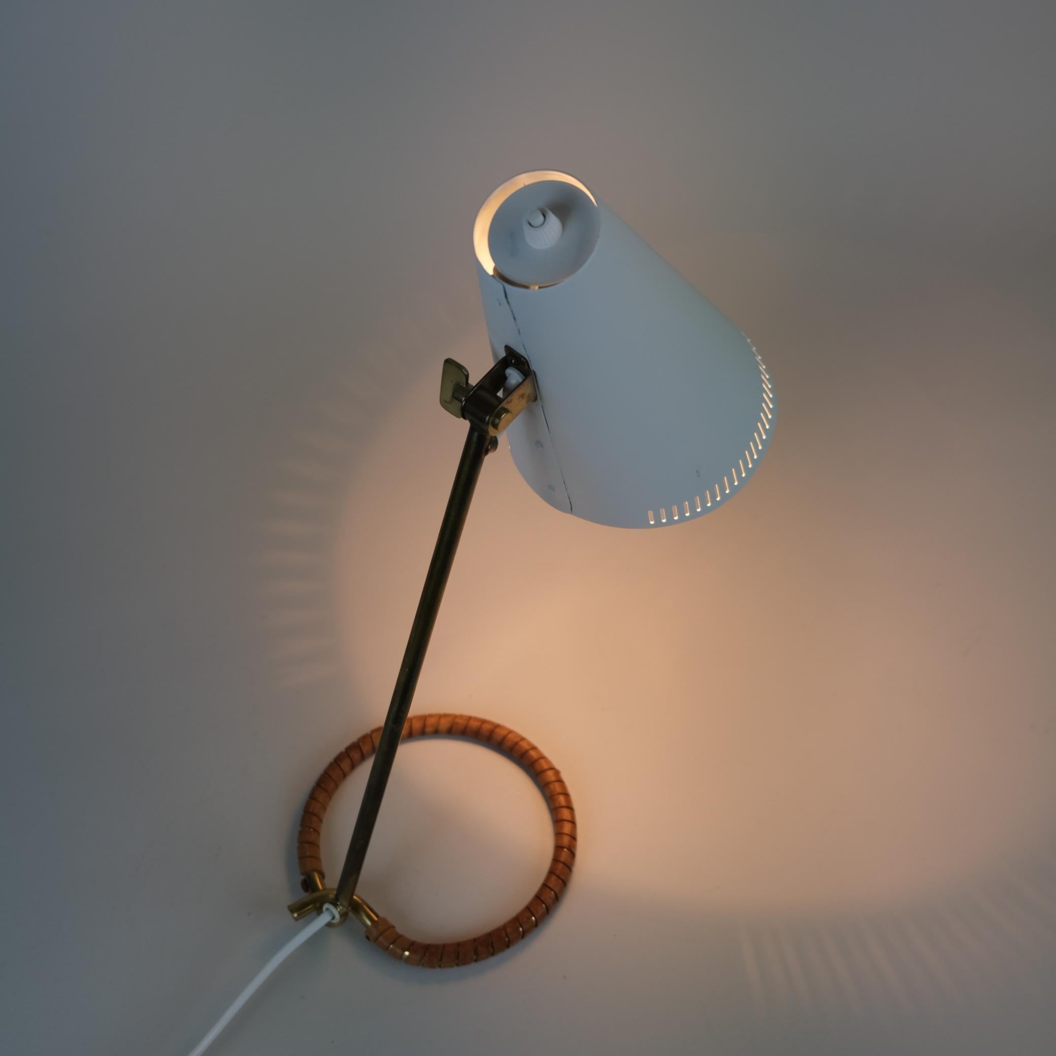 Mid-20th Century Mauri Almari Table Lamp Model K11-15 in White, Brass & Leather, Idman 1950s For Sale