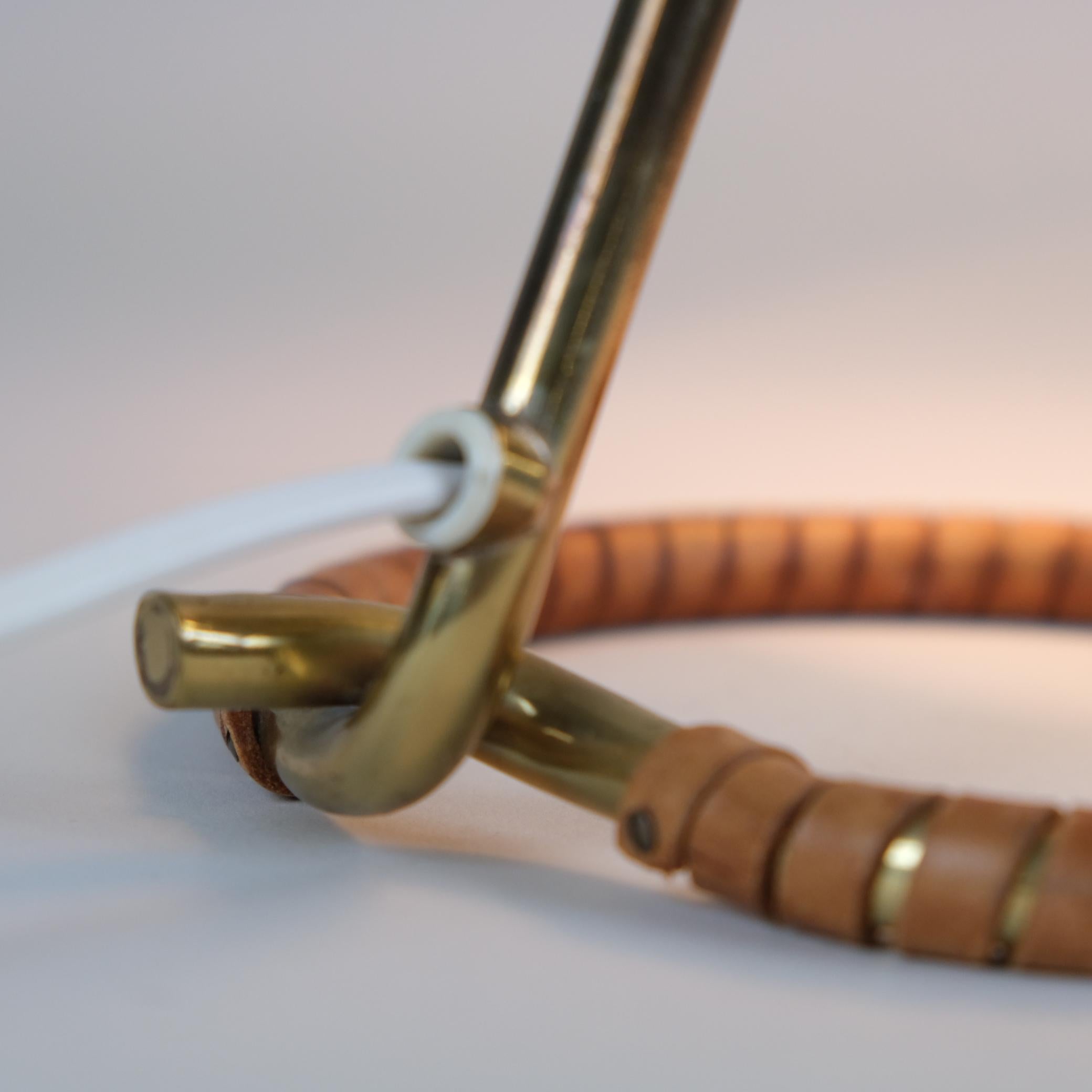 Metal Mauri Almari Table Lamp Model K11-15 in White, Brass & Leather, Idman 1950s For Sale