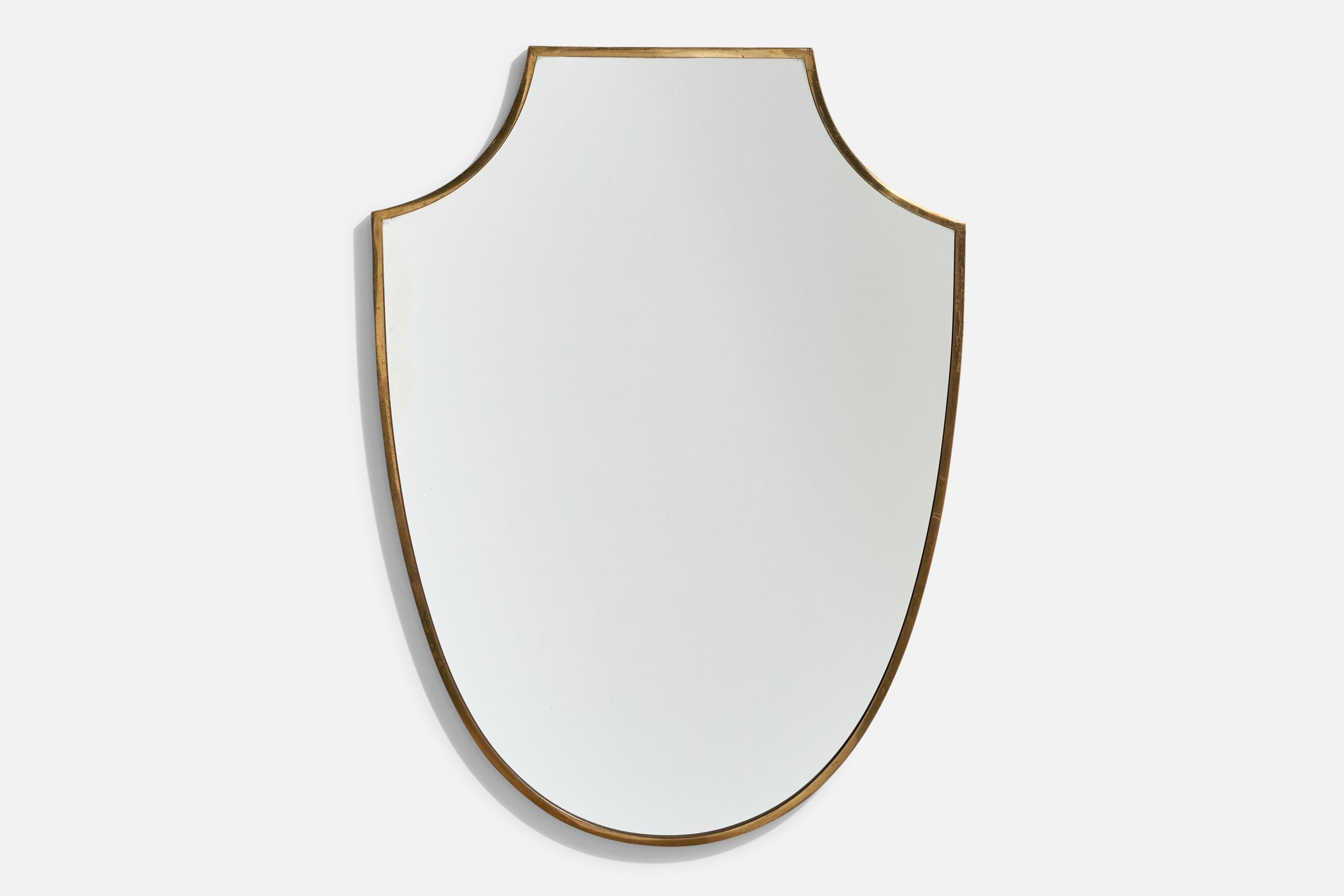 A brass and glass wall light designed by Mauri Almari and produced by Idman, Finland, 1950s.

Overall Dimensions (inches): 17.25