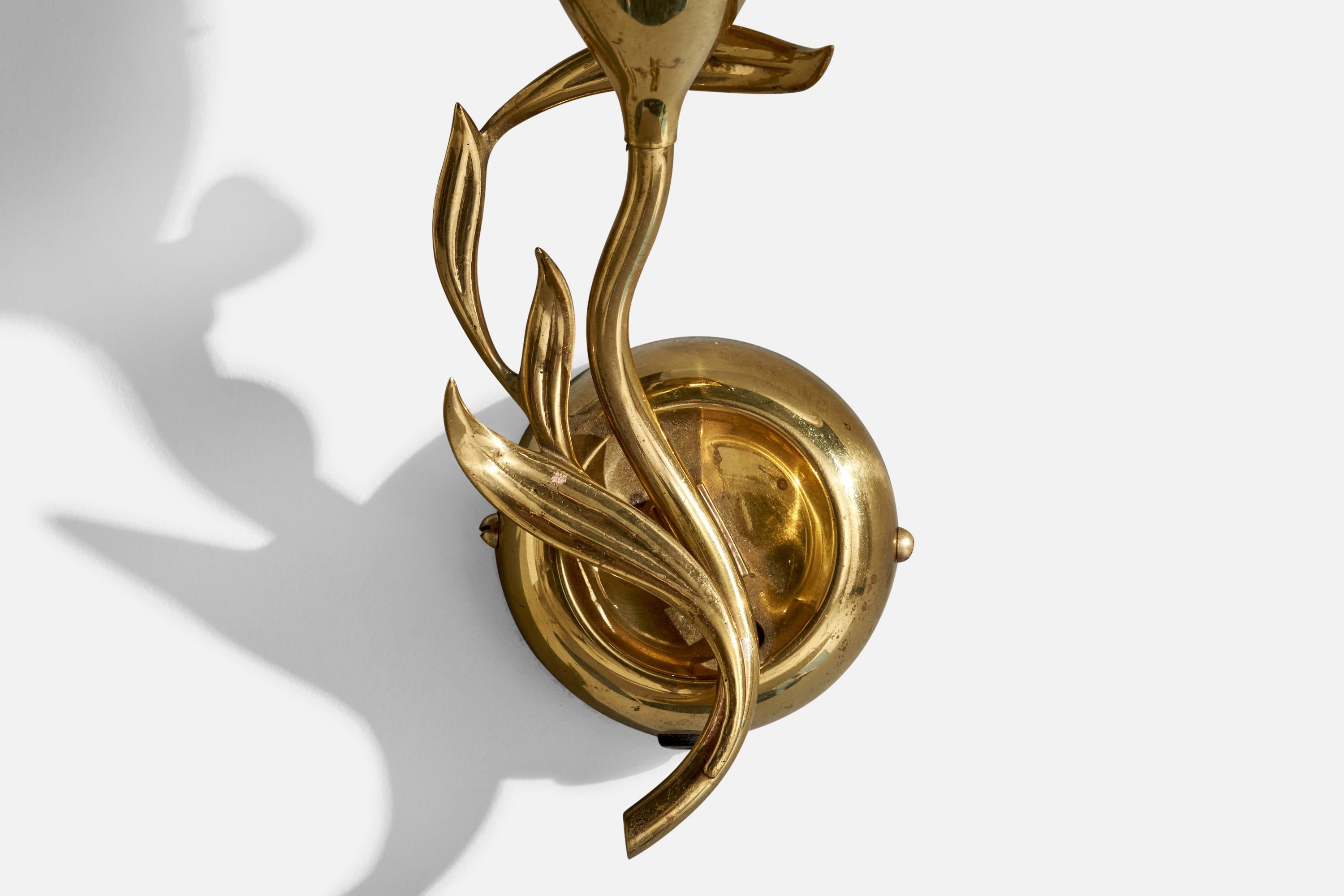 Finnish Mauri Almari Wall Light, Brass, Glass, Finland, 1950s For Sale