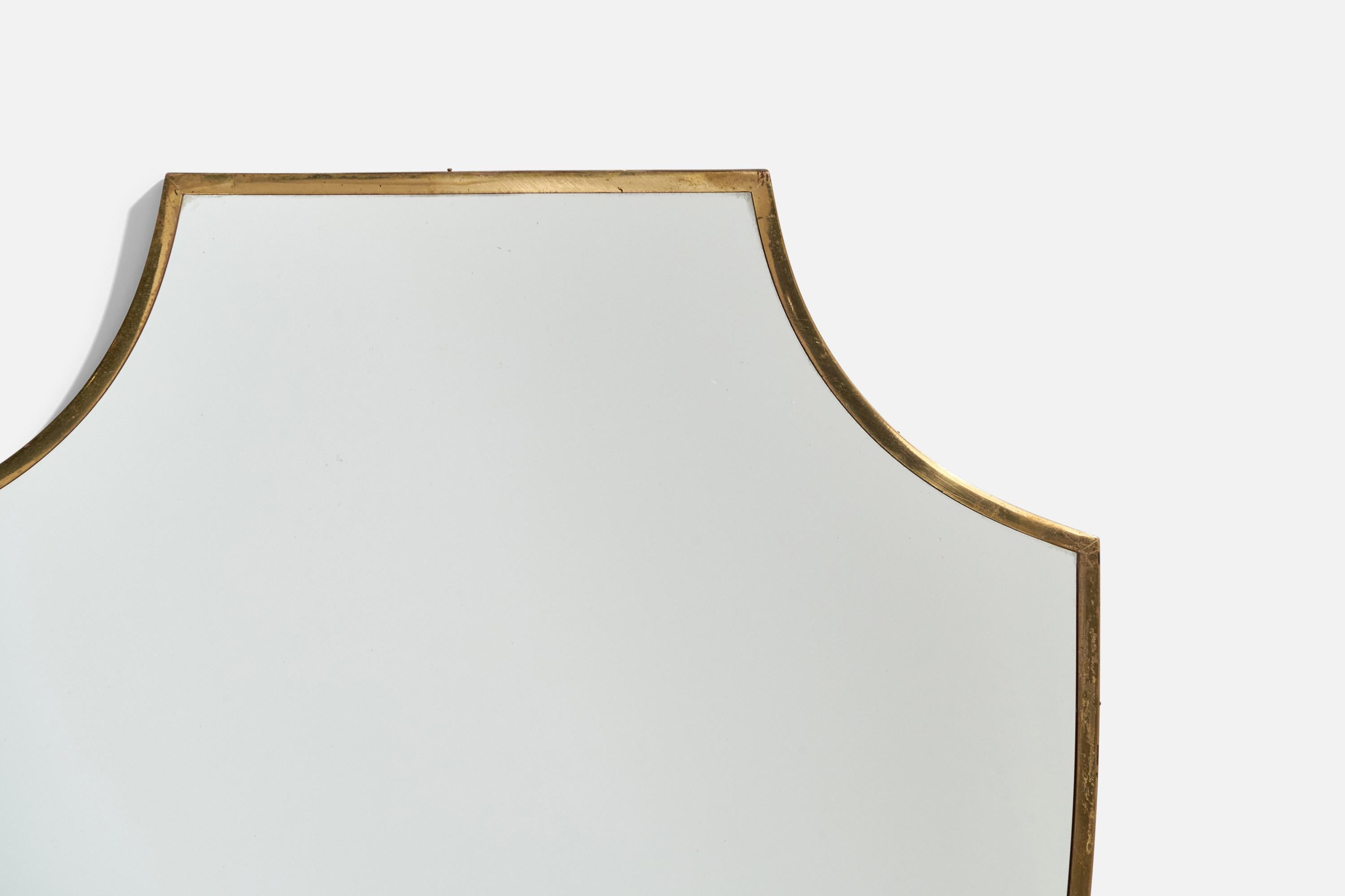 Mauri Almari Wall Light, Brass, Glass, Finland, 1950s In Good Condition For Sale In High Point, NC