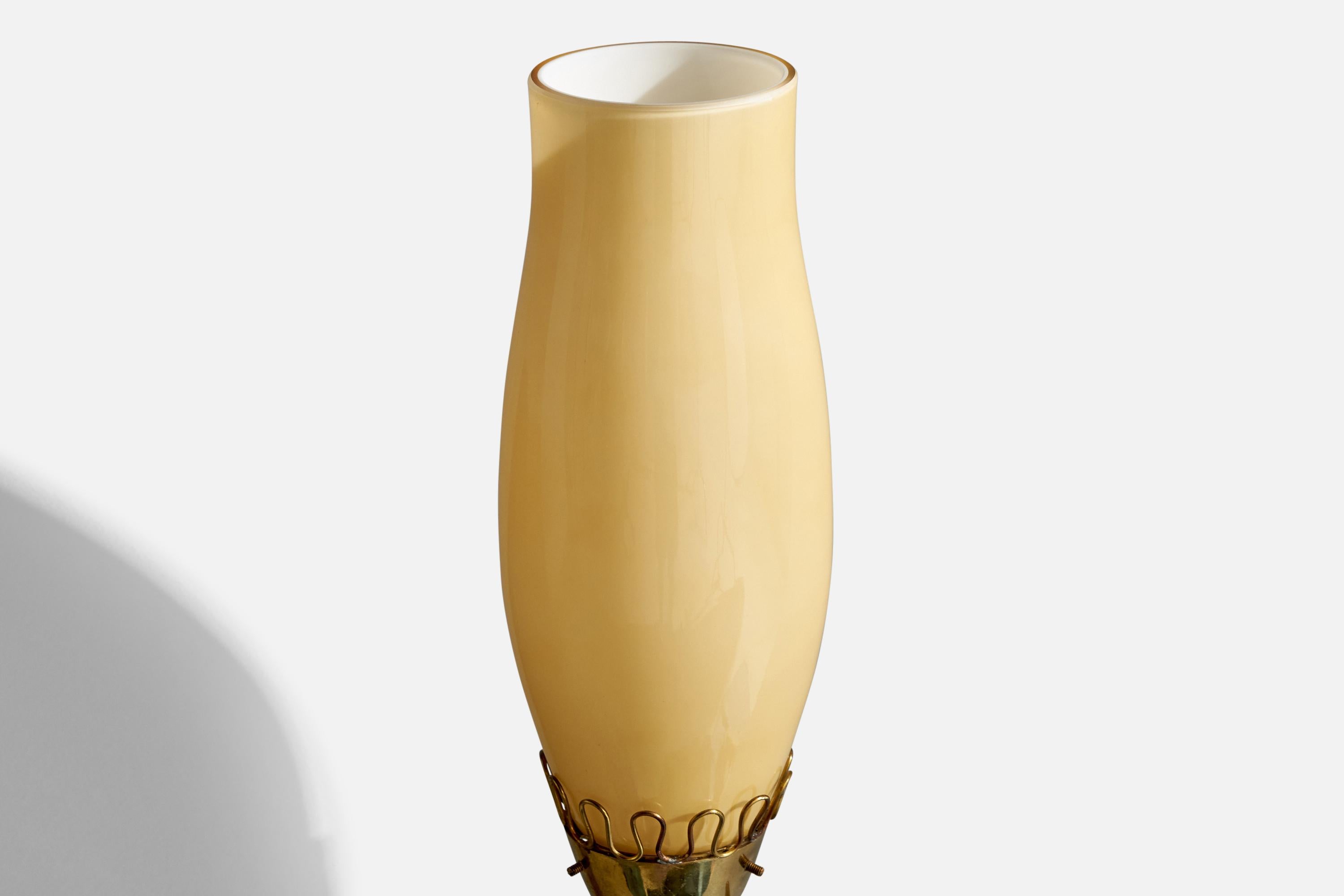 Mauri Almari Wall Light, Brass, Glass, Finland, 1950s For Sale 1