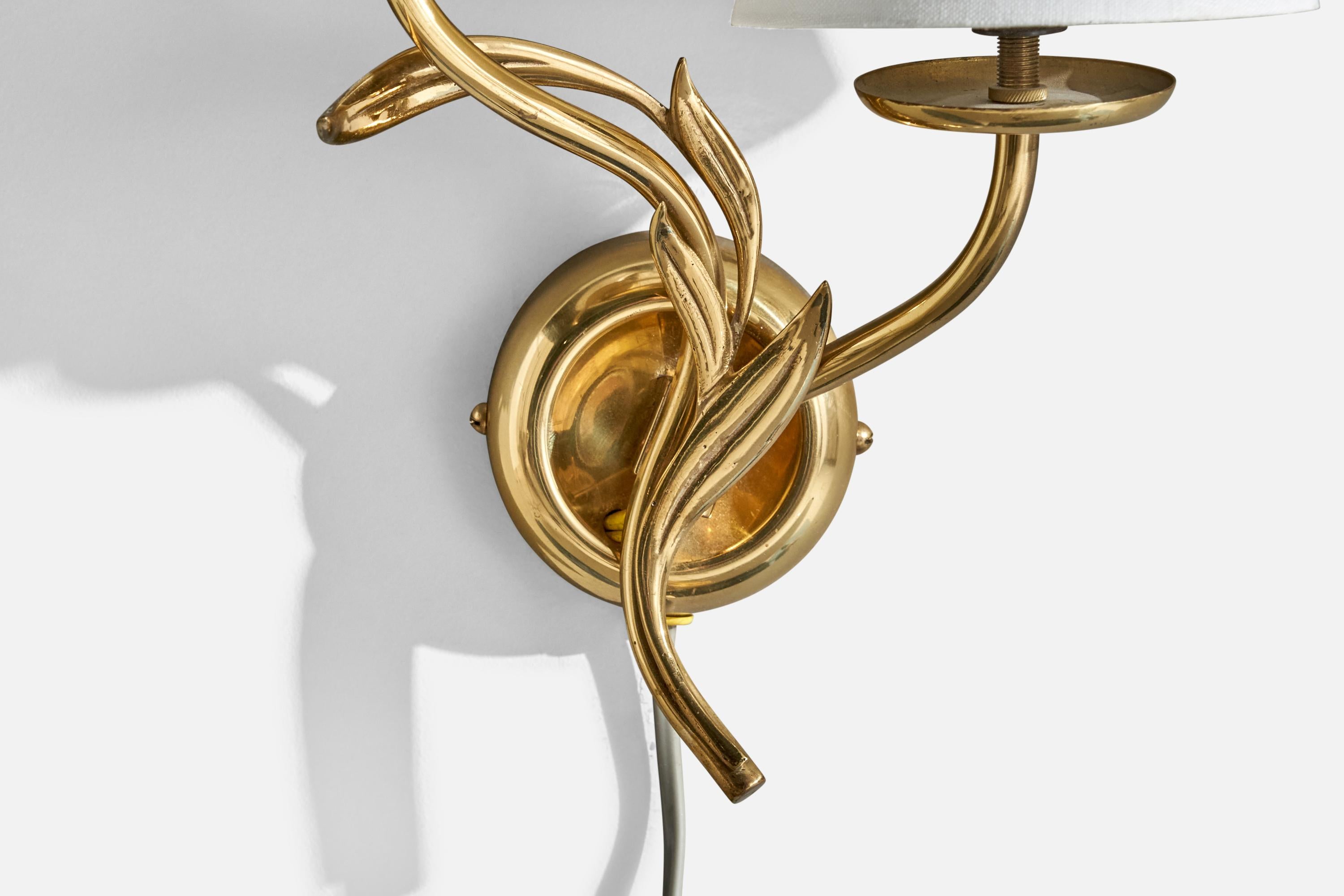 Mauri Almari Wall Lights, Brass, Fabric, Finland, 1950s In Good Condition In High Point, NC