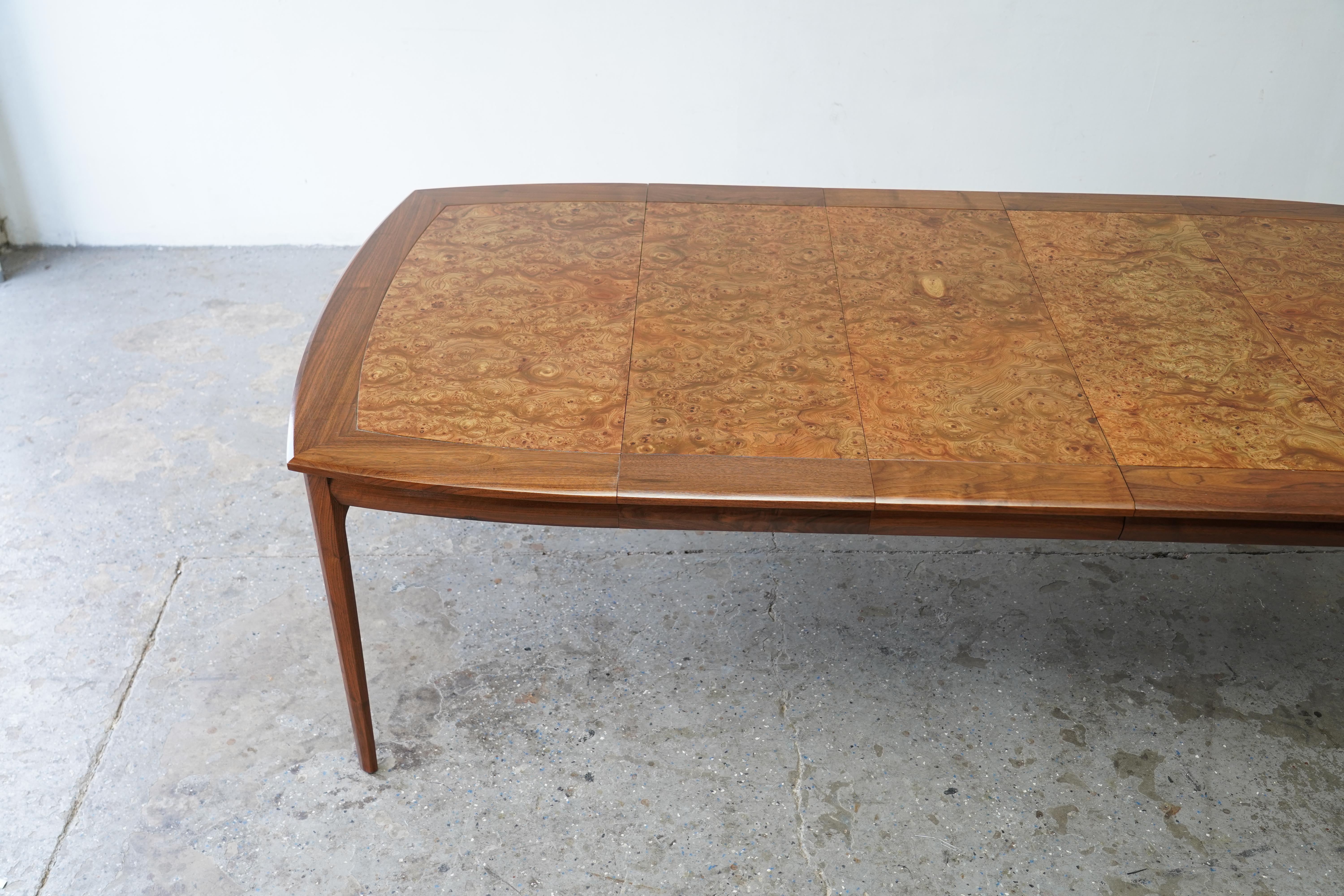 Américain Maurice Bailey pour Monteverdi-Young Table de salle à manger en bois d'ébène moderne du milieu du siècle dernier en vente
