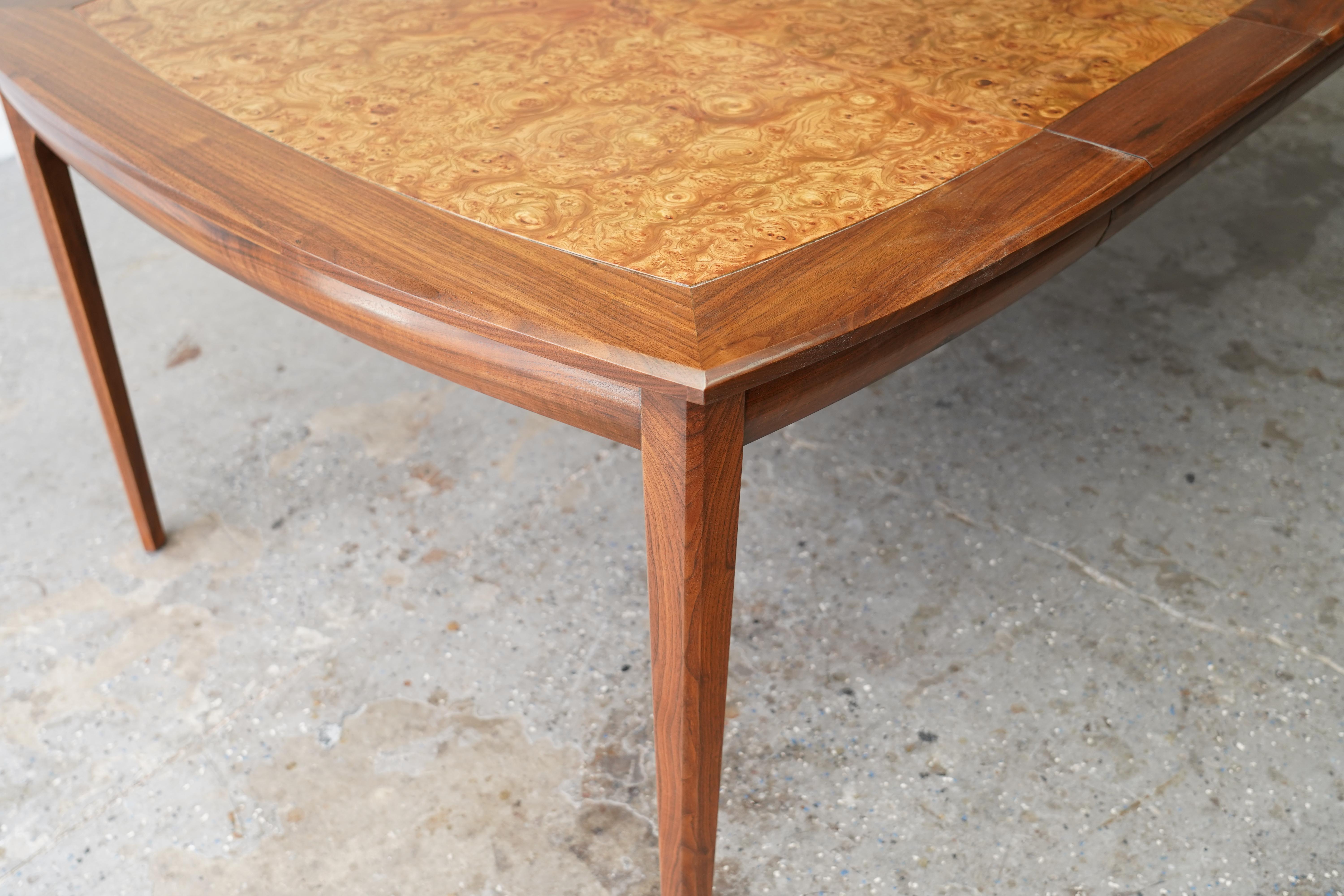 Noyer Maurice Bailey pour Monteverdi-Young Table de salle à manger en bois d'ébène moderne du milieu du siècle dernier en vente