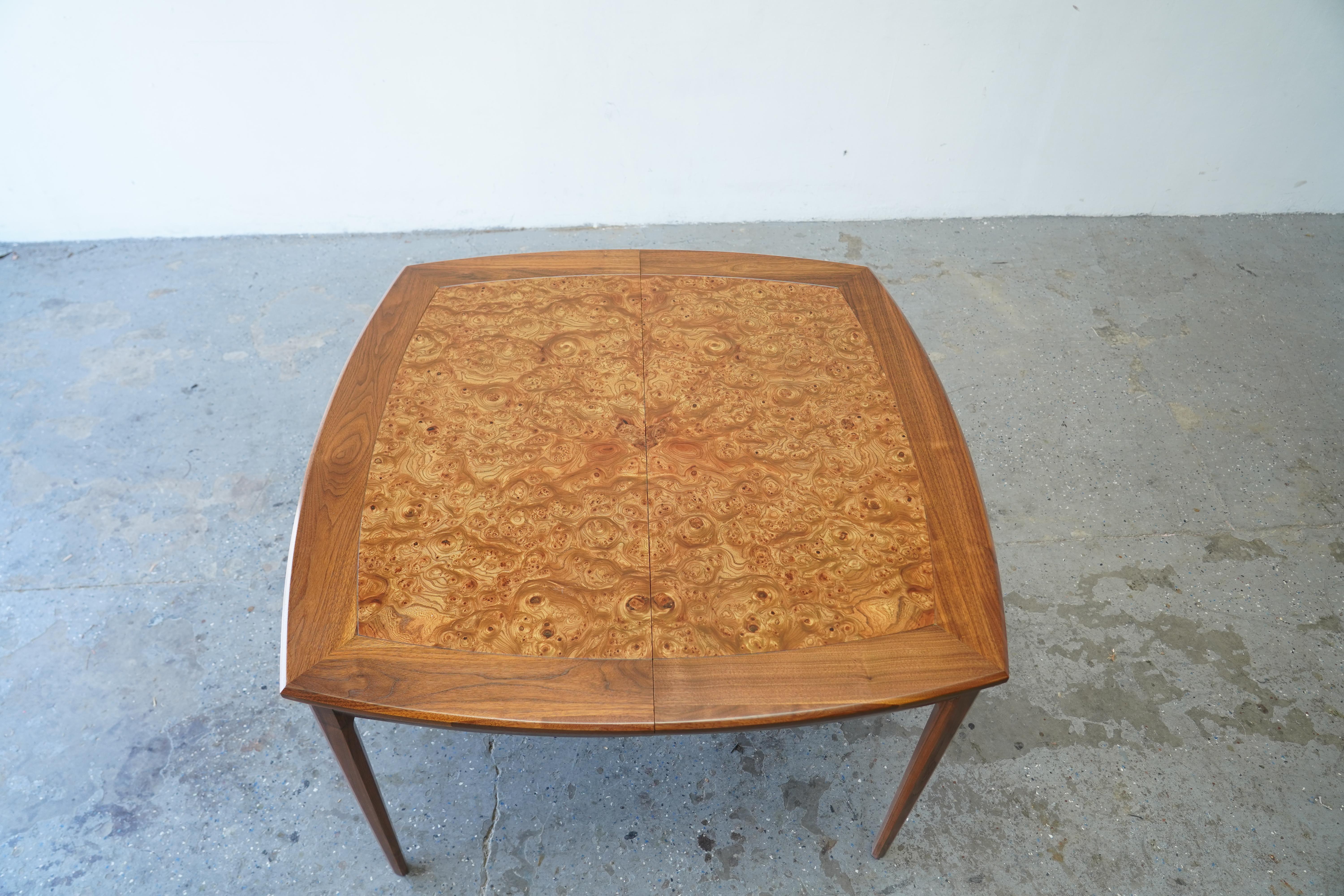 Maurice Bailey pour Monteverdi-Young Table de salle à manger en bois d'ébène moderne du milieu du siècle dernier en vente 1