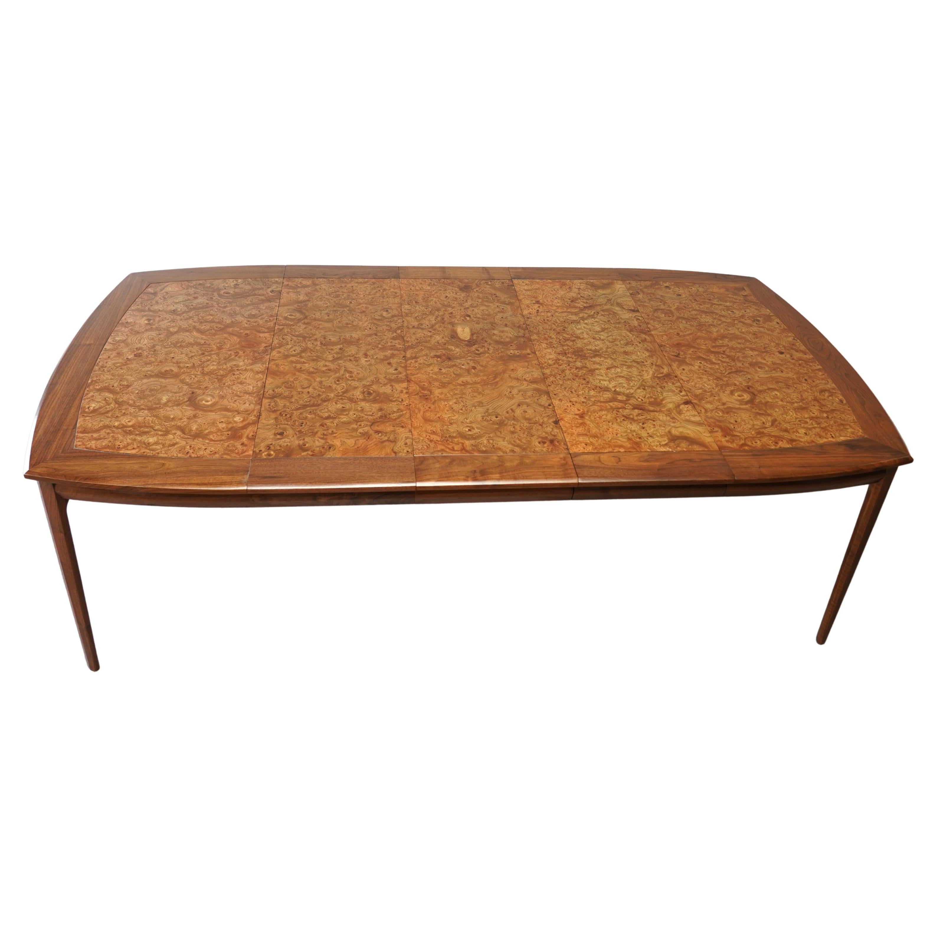 Maurice Bailey pour Monteverdi-Young Table de salle à manger en bois d'ébène moderne du milieu du siècle dernier en vente