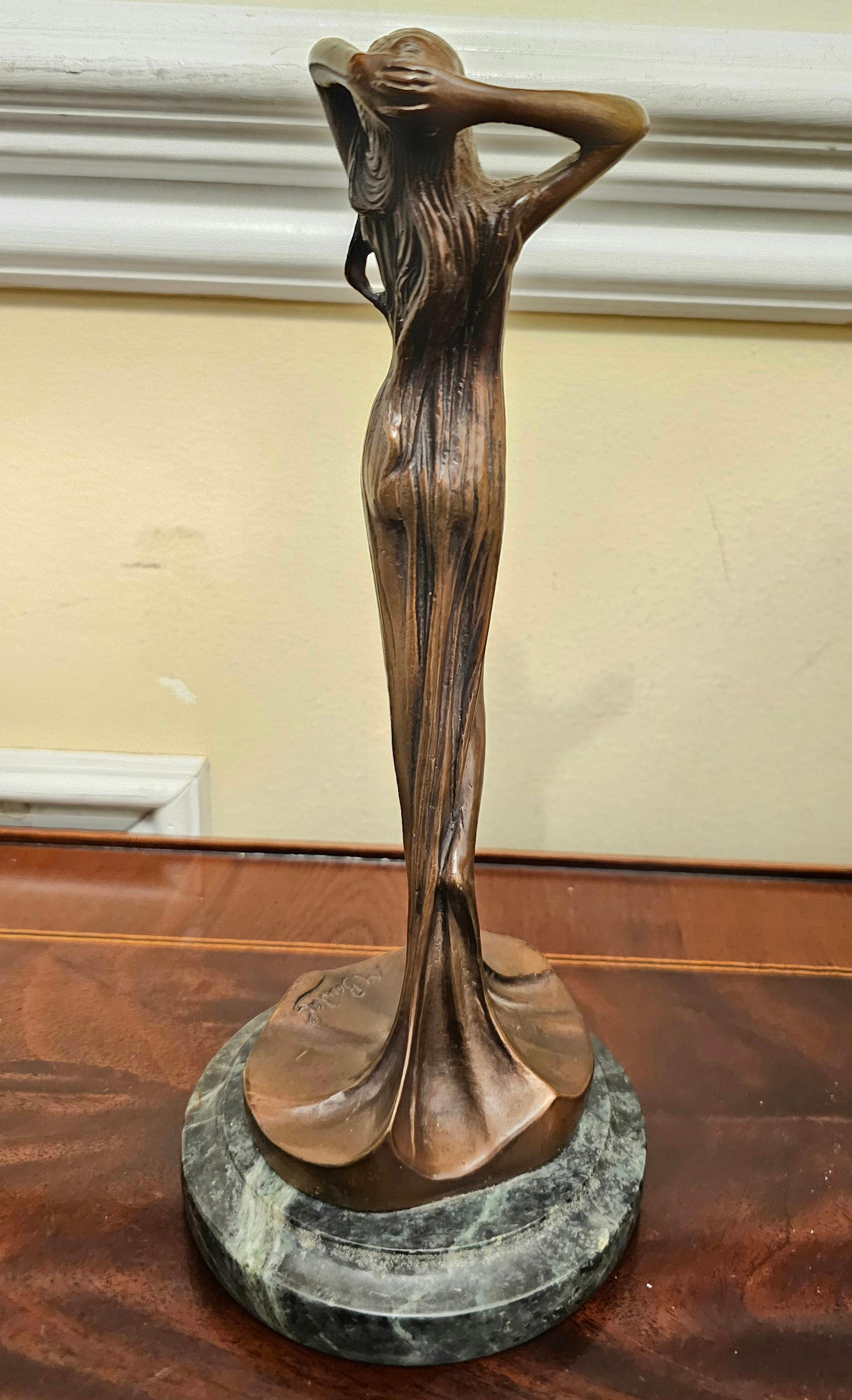Patinierte Bronze einer Jugendstilfrau von Maurice Bouval (französisch 1863 - 1916), Maurice Bouval im Zustand „Gut“ im Angebot in Germantown, MD