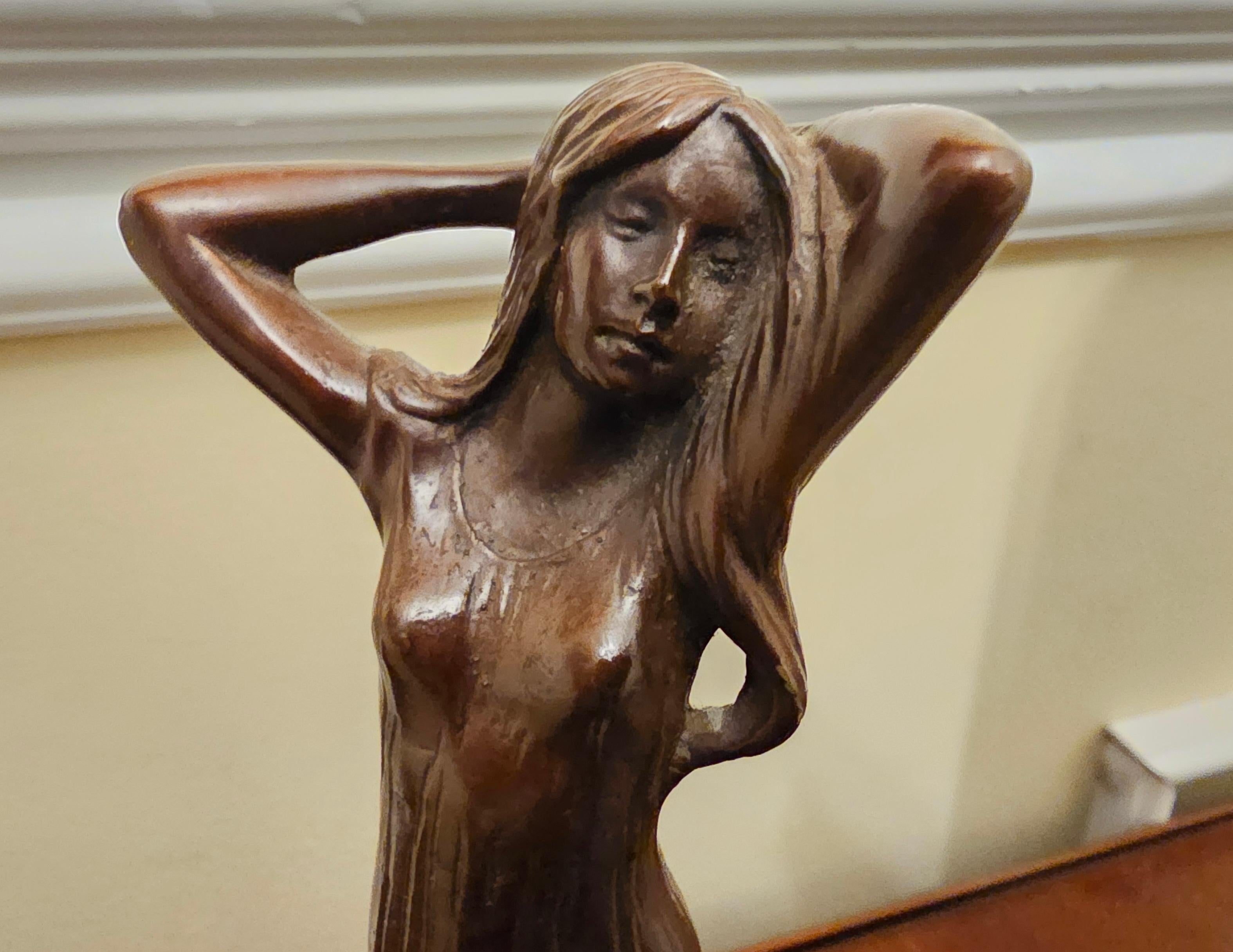 Maurice Bouval (francese, 1863-1916), Bronzo patinato di una donna in stile Art Nouveau in vendita 2