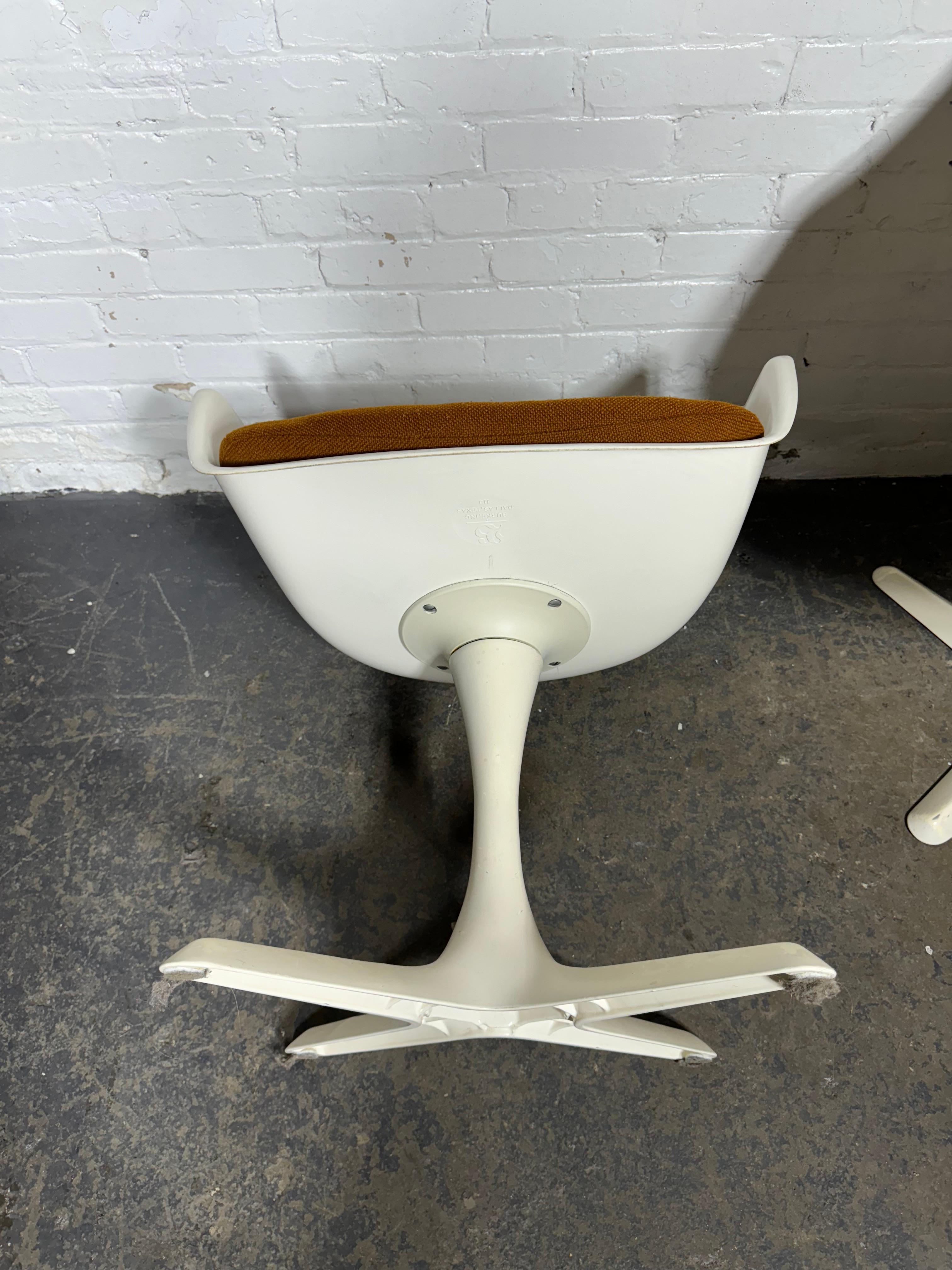 Maurice Burke for Arkana GB, Set of 5 Fiberglass Swivel Armchairs, 1960s 1