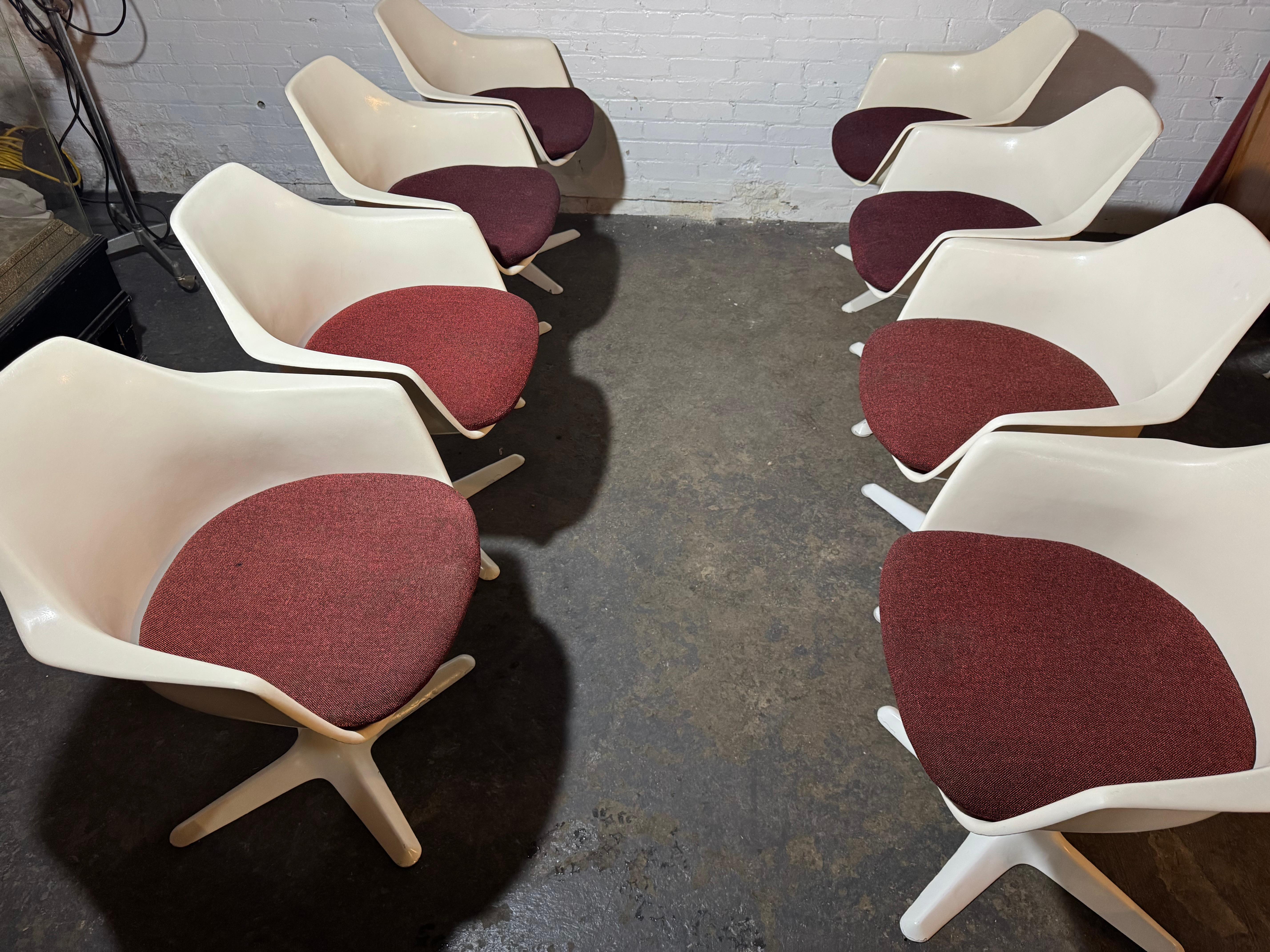 Ensemble Maurice Burke de 8 fauteuils en fibre de verre style Saarinen Tulip des années 1960 en vente 2