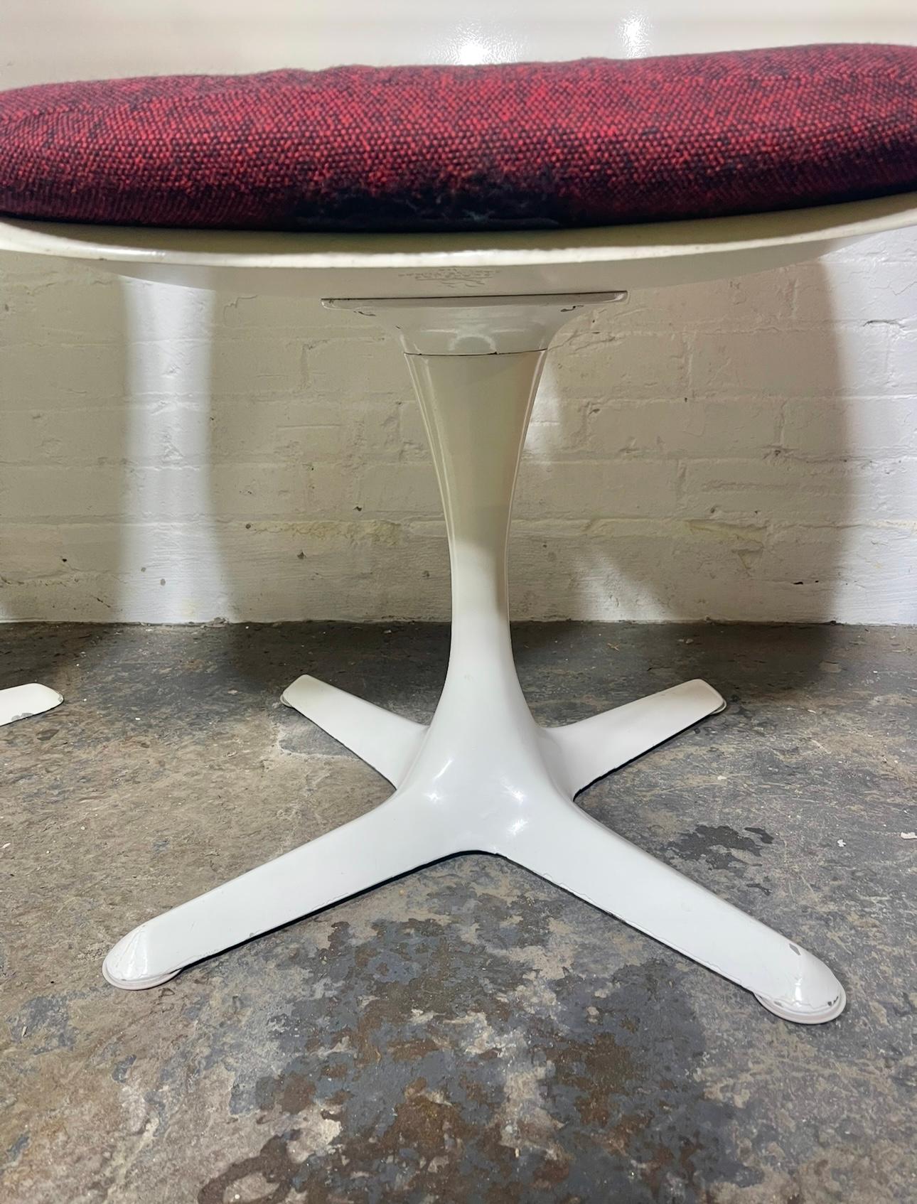 Ensemble Maurice Burke de 8 fauteuils en fibre de verre style Saarinen Tulip des années 1960 Bon état - En vente à Buffalo, NY
