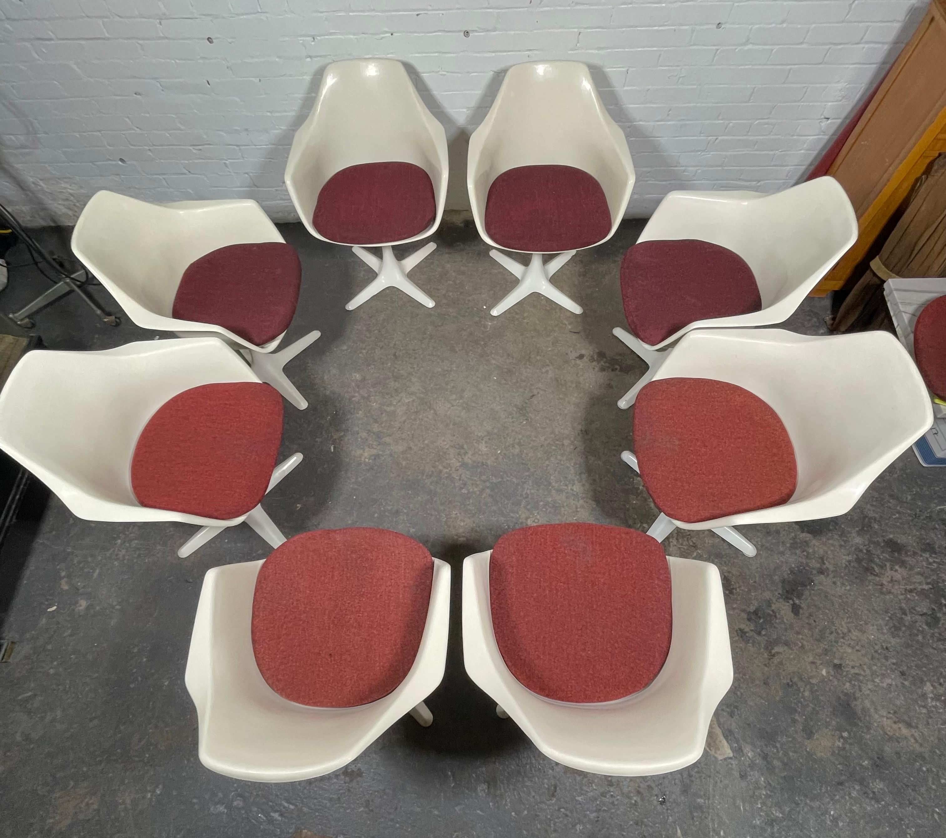 Métal Ensemble Maurice Burke de 8 fauteuils en fibre de verre style Saarinen Tulip des années 1960 en vente