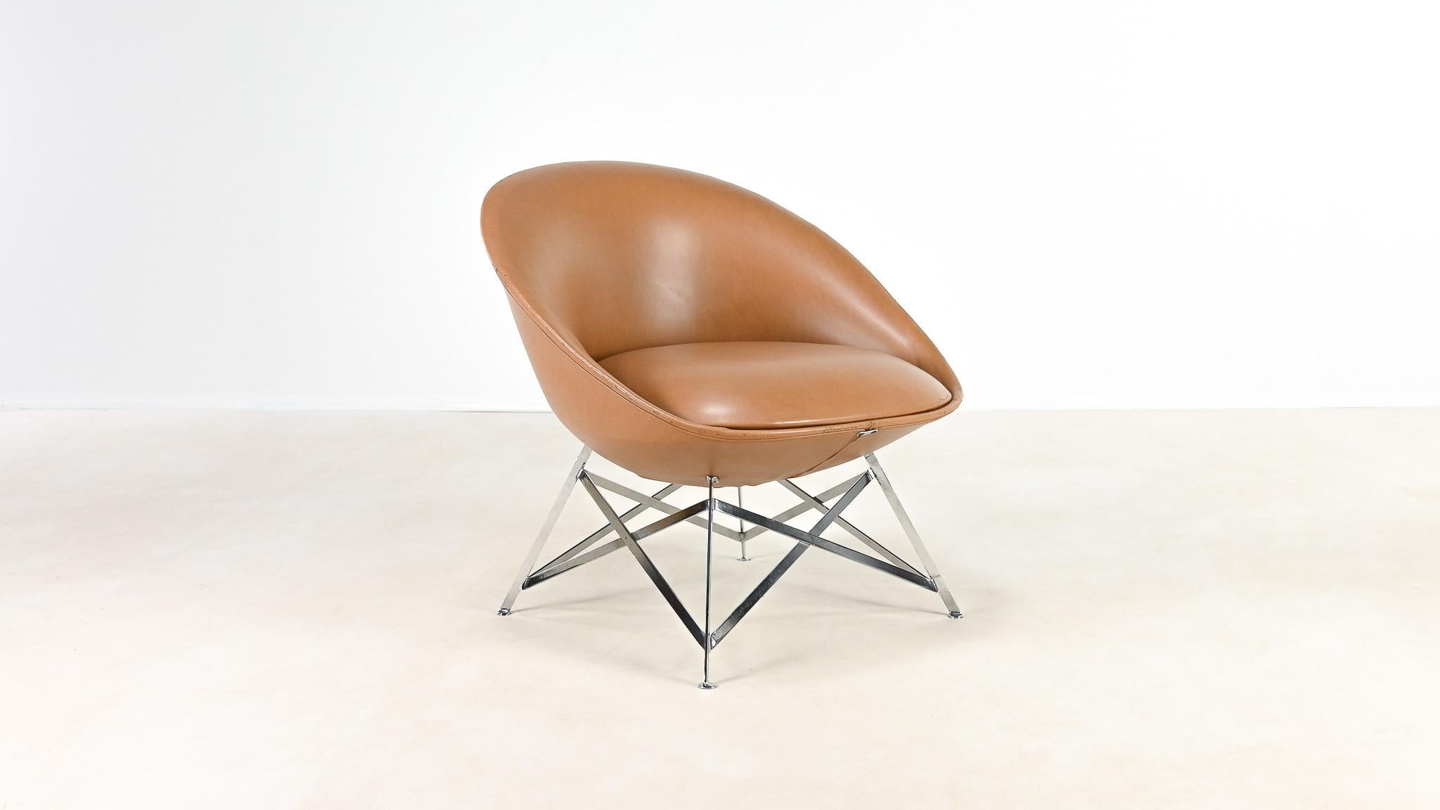 Maurice Calka, rare “Tour Eiffel” K1 chair. France, c. 1966

The K1 chair was part of Alpha International’s first furniture collection for private interiors, launched in 1966. Maurice Calka was selected to design the initial pieces, preceding later