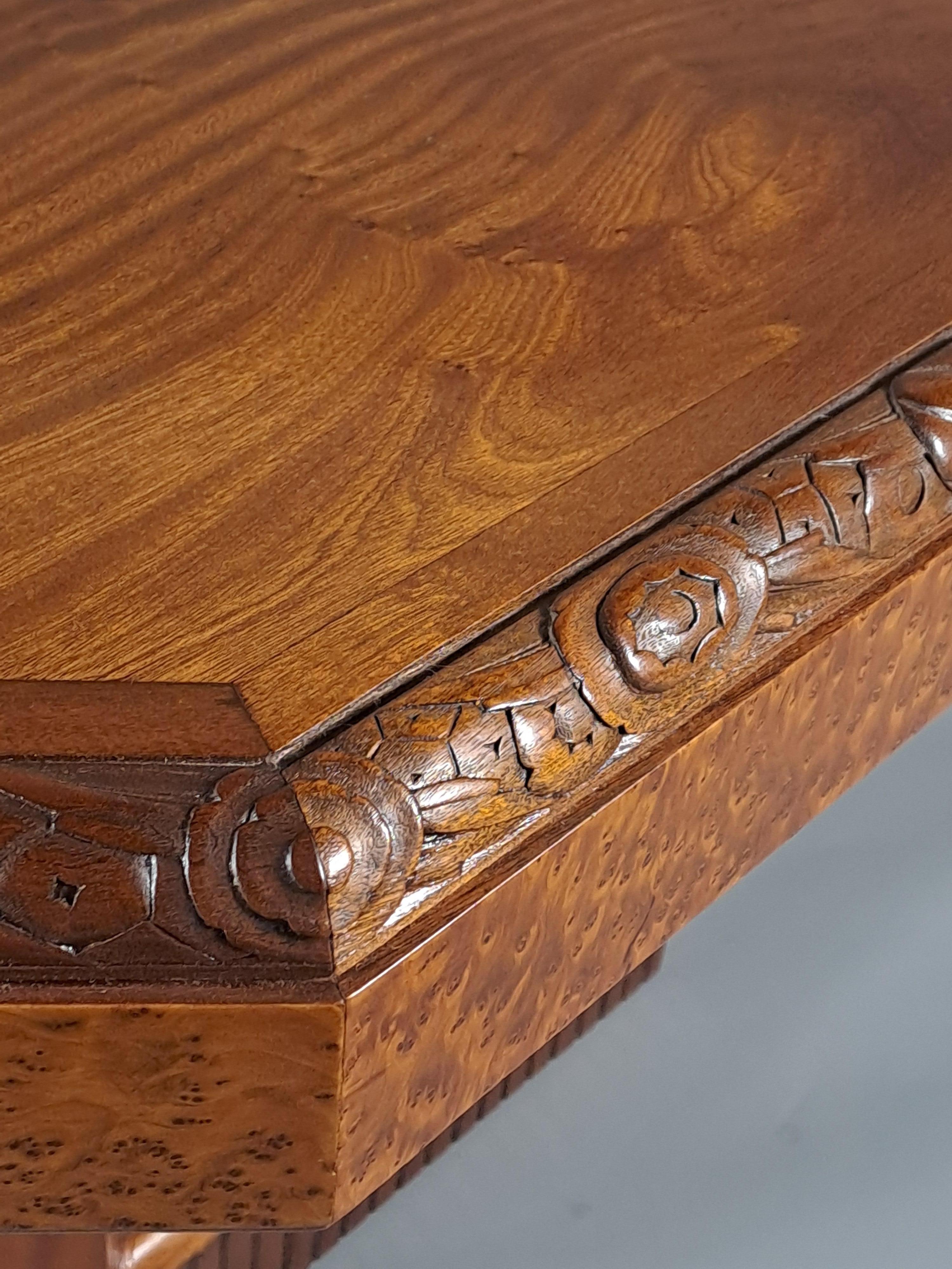 Maurice Dufrène - Table Art Déco en acajou et loupe d'amboine en vente 4