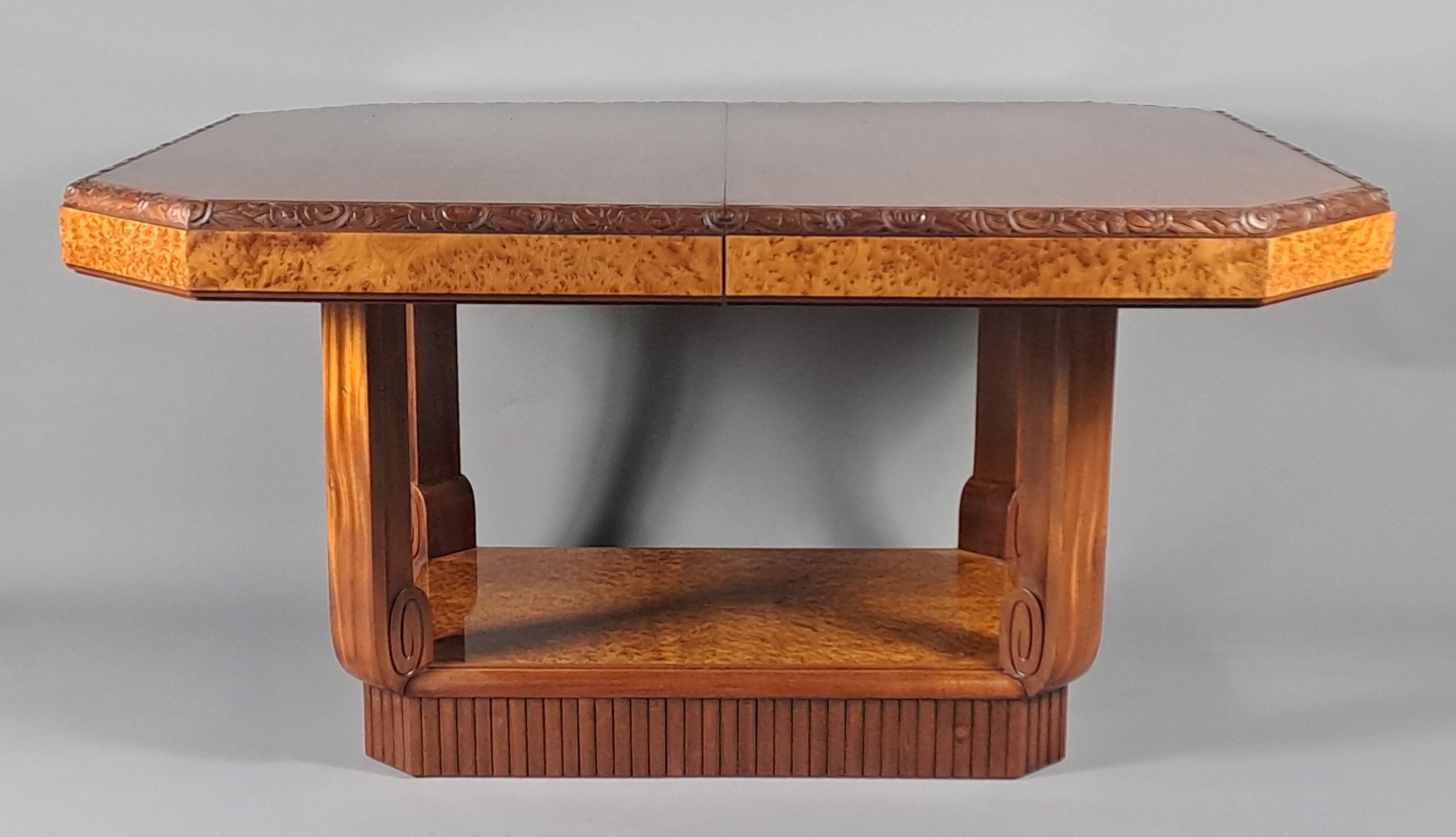 20ième siècle Maurice Dufrène - Table Art Déco en acajou et loupe d'amboine en vente