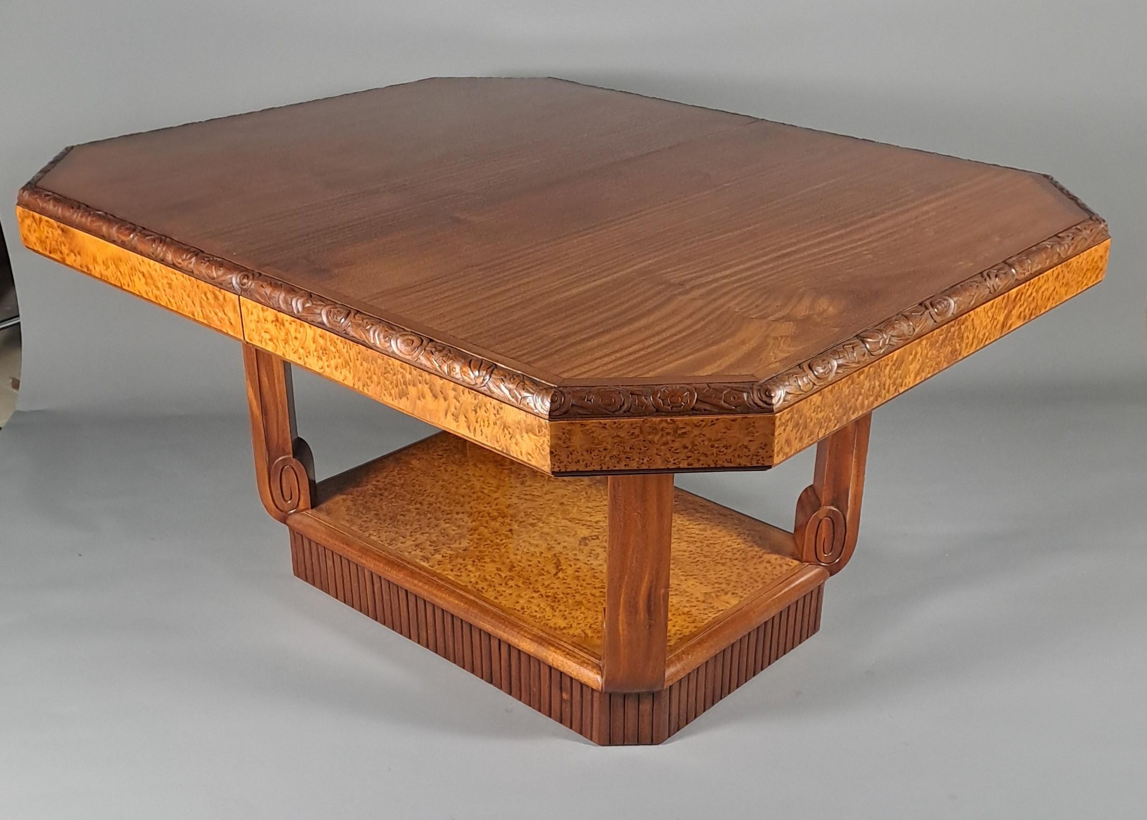 Maurice Dufrène - Table Art Déco en acajou et loupe d'amboine en vente 1