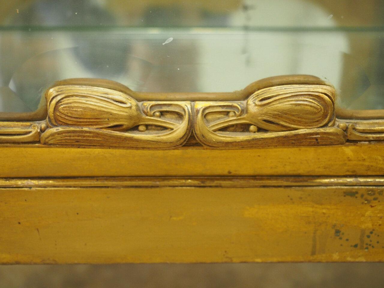 Hand-Carved Maurice Dufrene Gilt Sculpted Vitrine For Sale